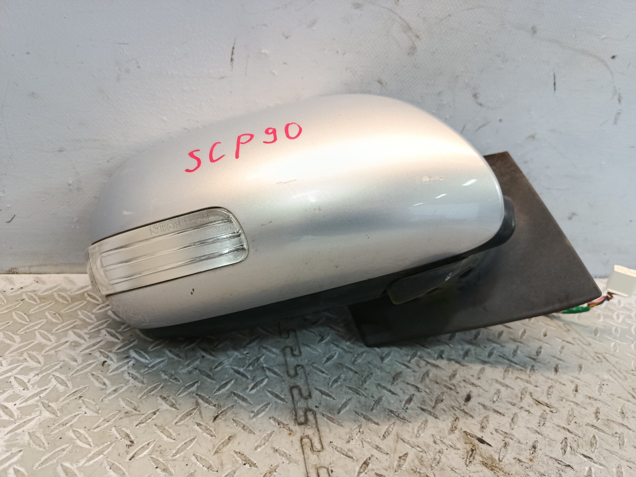 ЗЕРКАЛО TOYOTA VITZ YARIS ПРАВОЕ 8791052A10 голубой KB1931Z