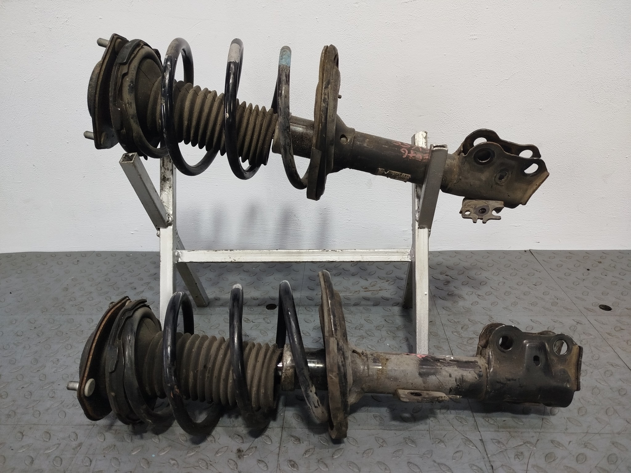 СТОЙКА ХОДОВКИ TOYOTA DAIHATSU ПЕРЕДНЯЯ ЛЕВАЯ ПРАВАЯ 4852080332  YE076