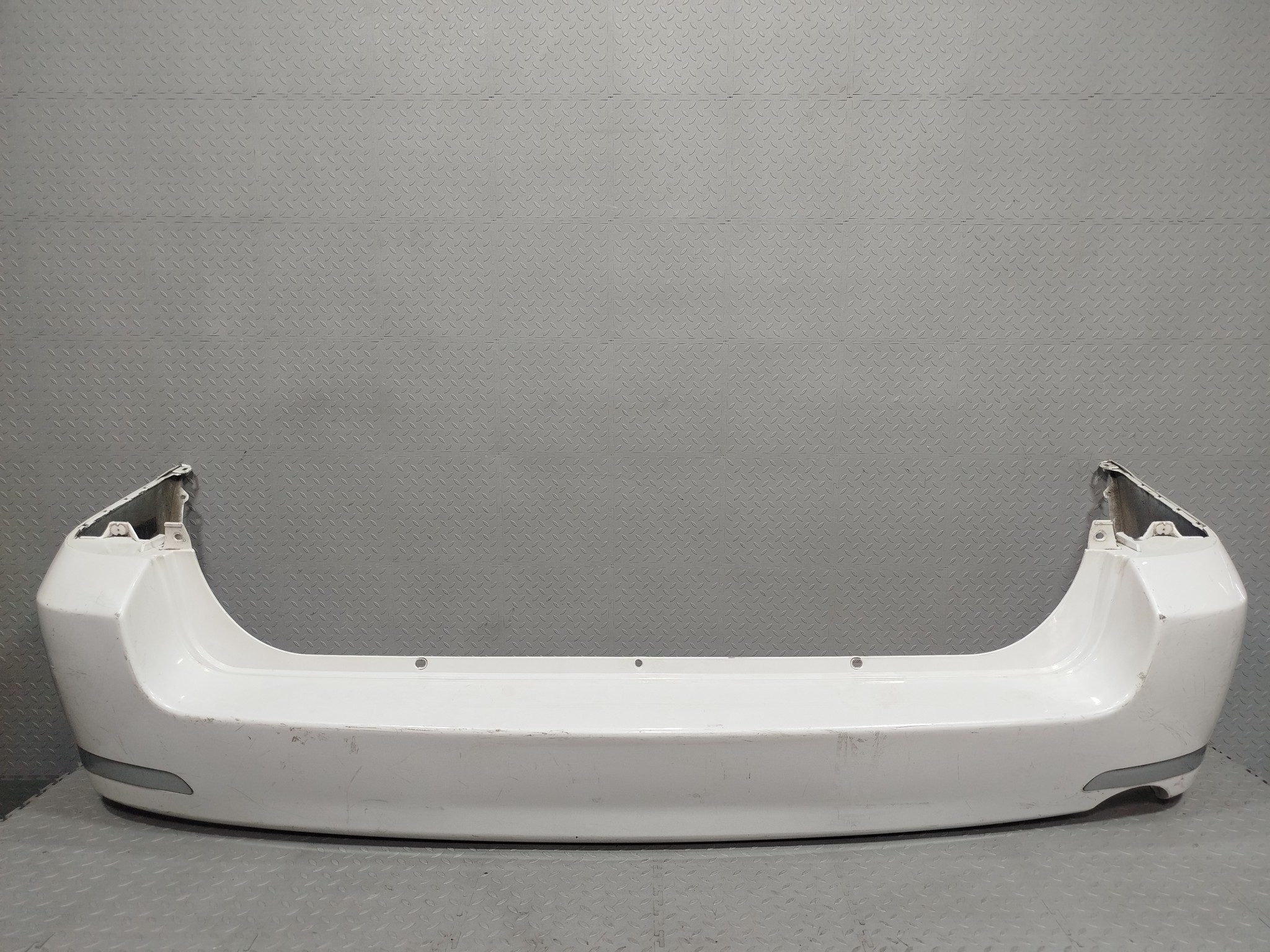 БАМПЕР MAZDA MPV LE4650221B64 ЗАДНИЙ белый, 25D S4273