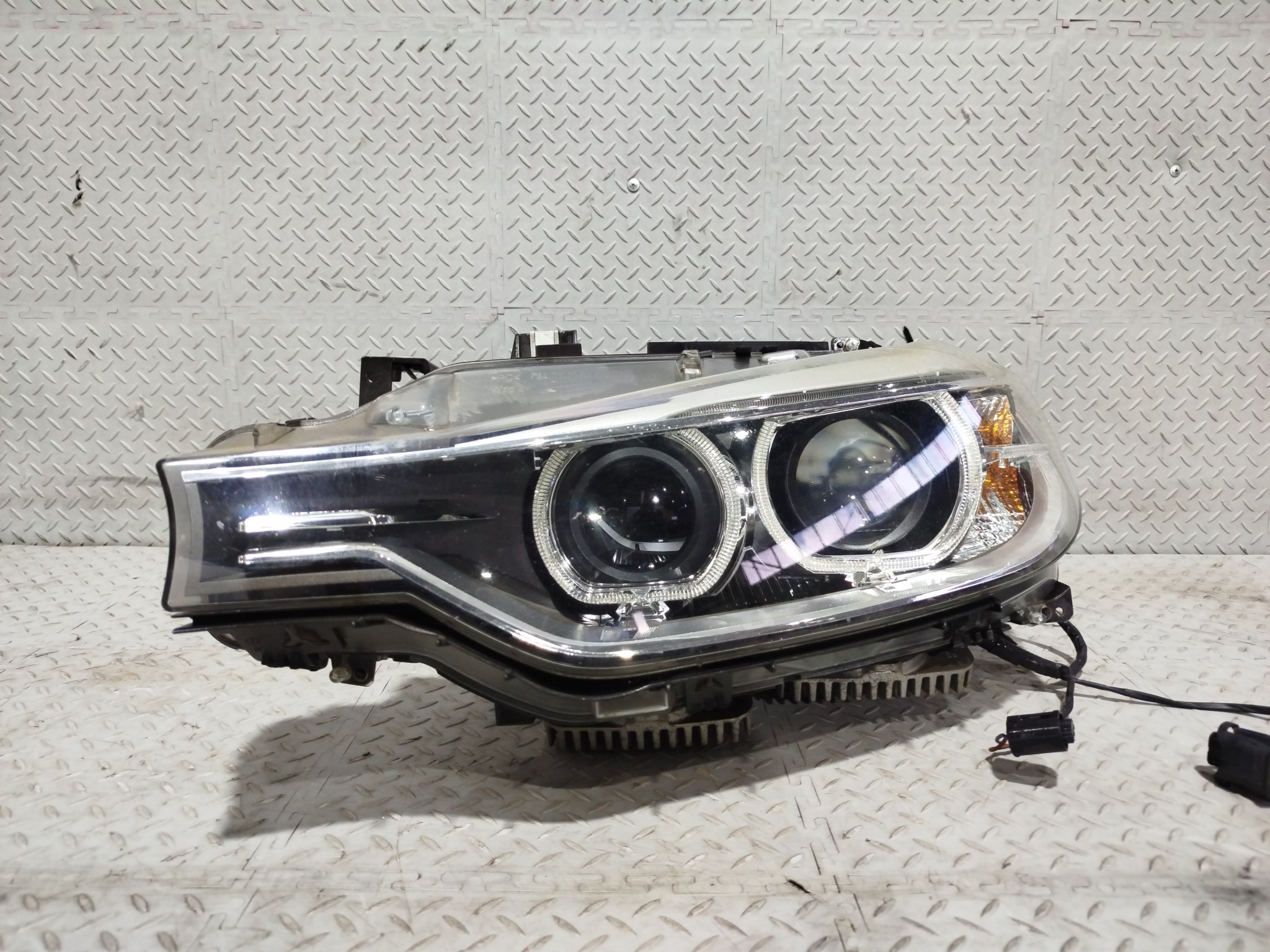 ФАРА BMW ЛЕВАЯ 63117338699 DY337Z