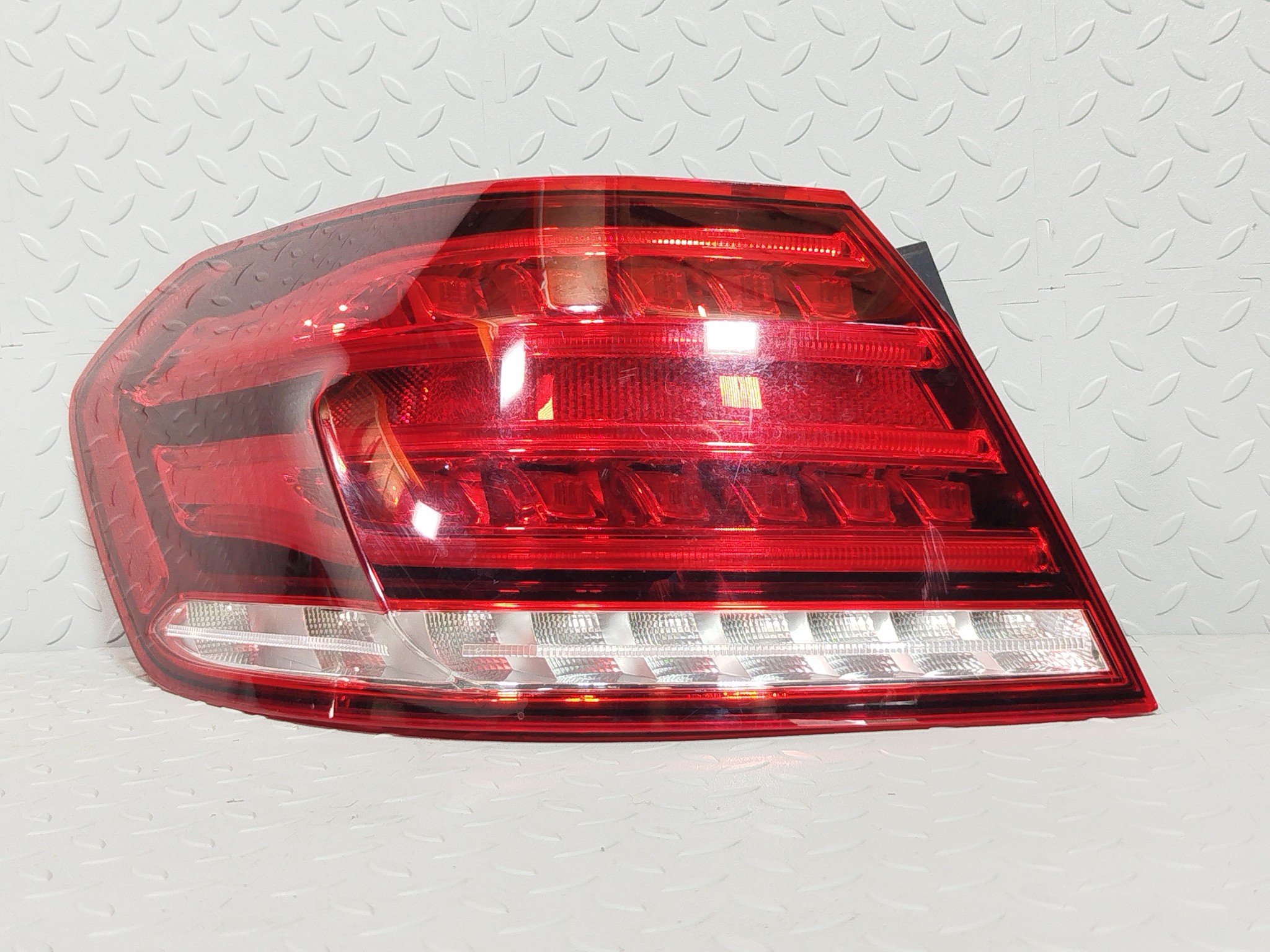 ФОНАРЬ MERCEDES-BENZ ЛЕВЫЙ A2129060703 YE085