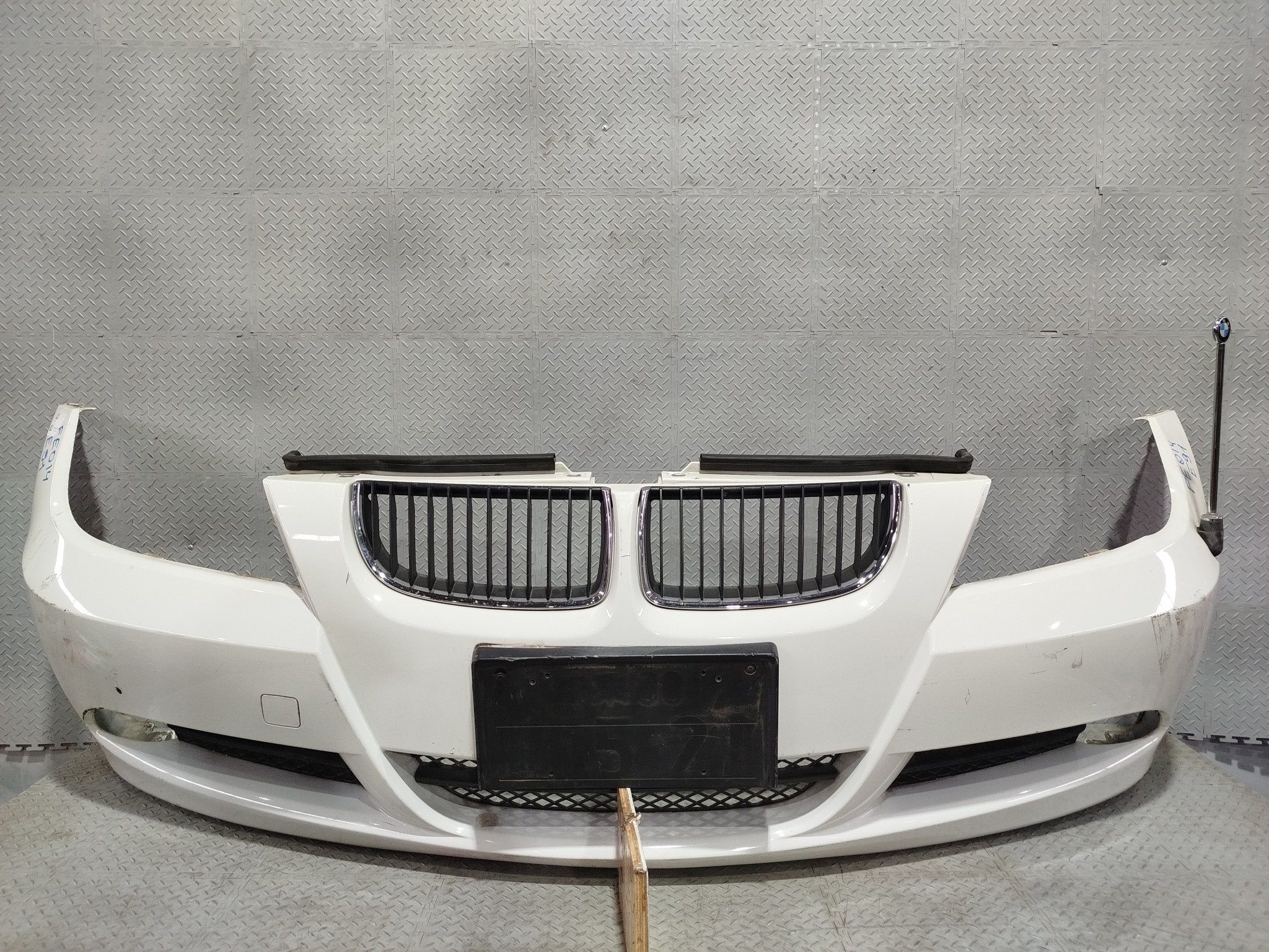 БАМПЕР BMW 3-SERIES 51117170051 ПЕРЕДНИЙ белый, 300 FE014Z