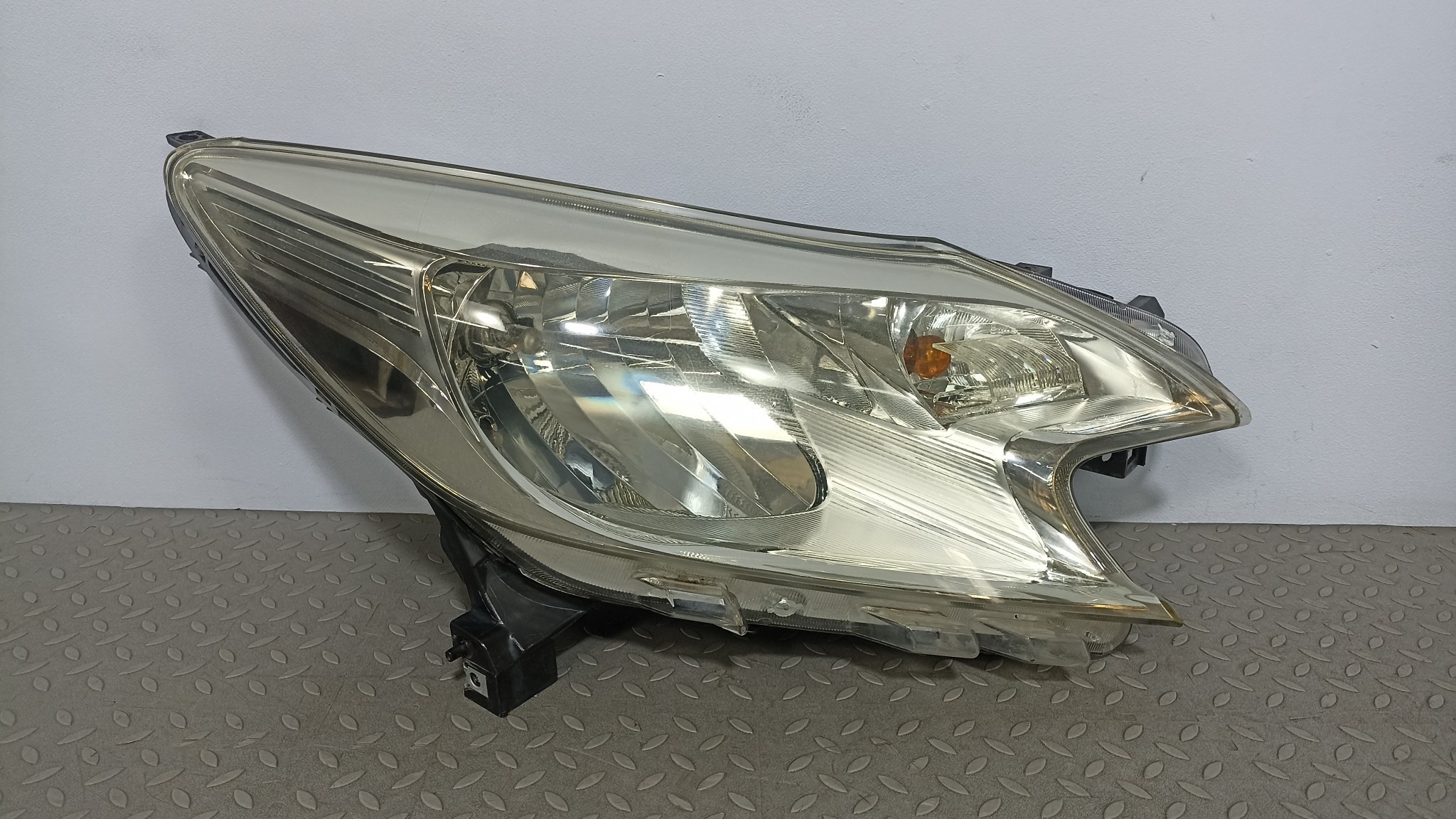 ФАРА NISSAN ПРАВАЯ 260103VA0C  FA976