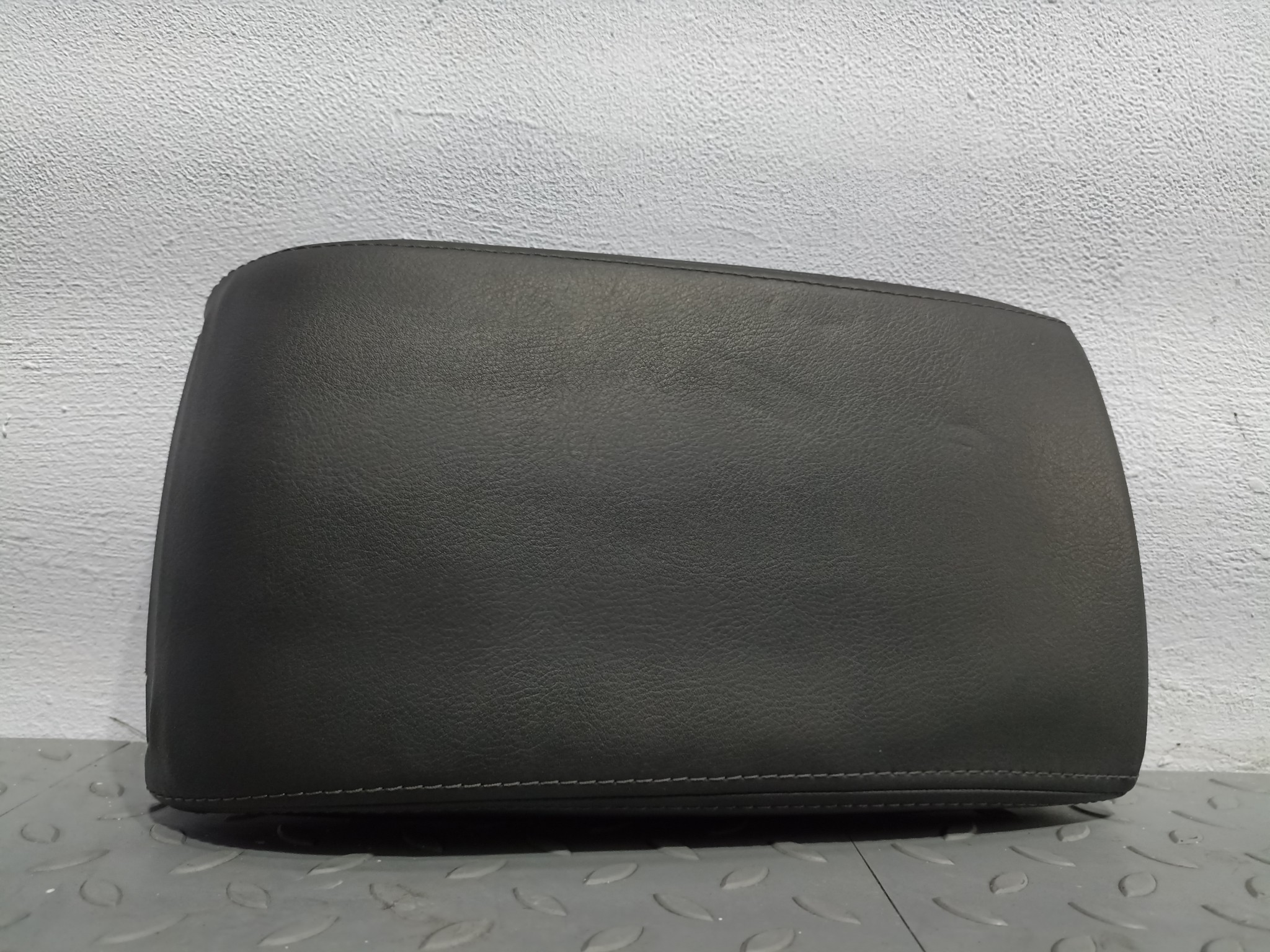 ПОДЛОКОТНИК MAZDA  черный, 16W S4405