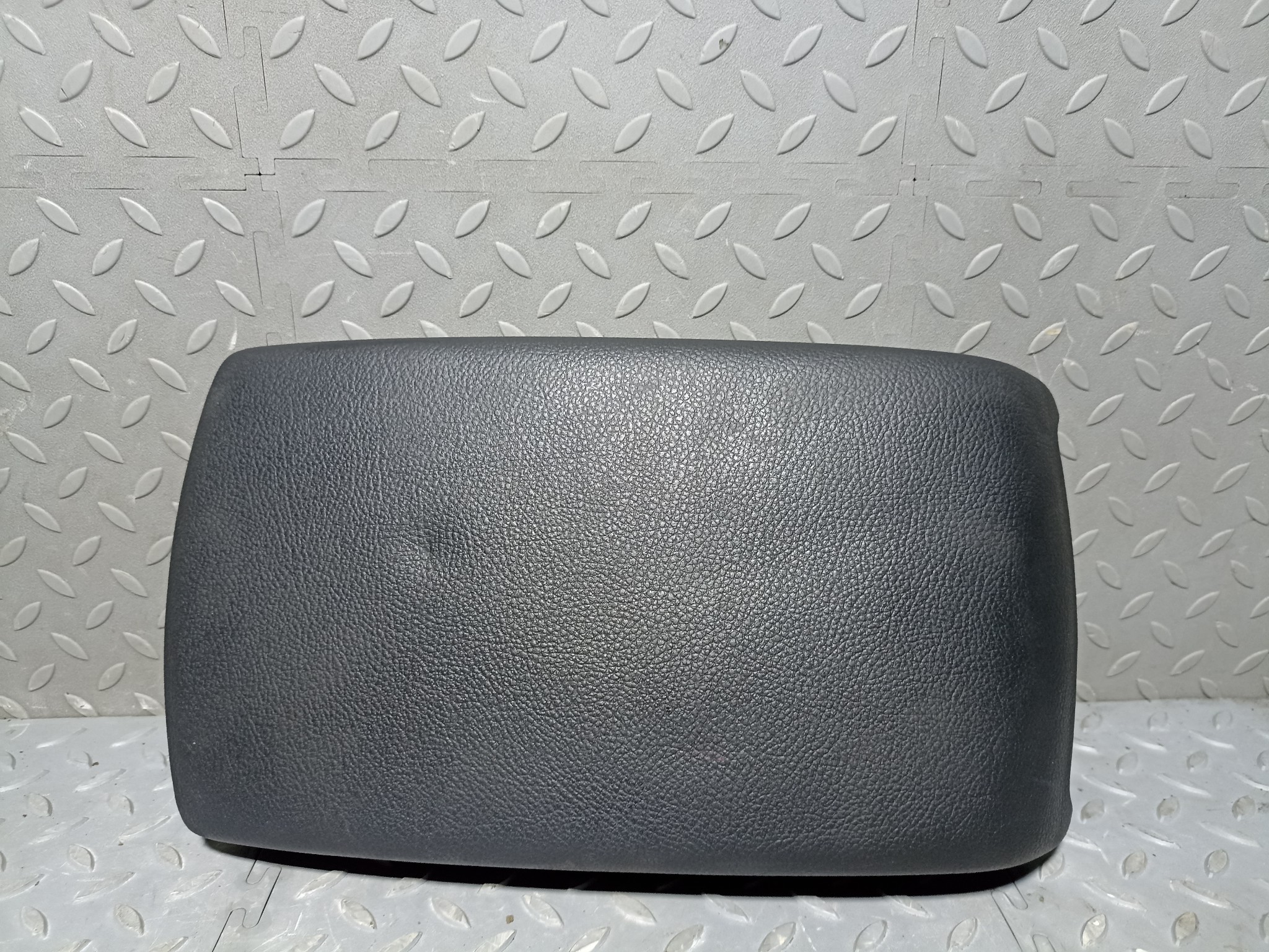 ПОДЛОКОТНИК MAZDA  черный, 34K S4358