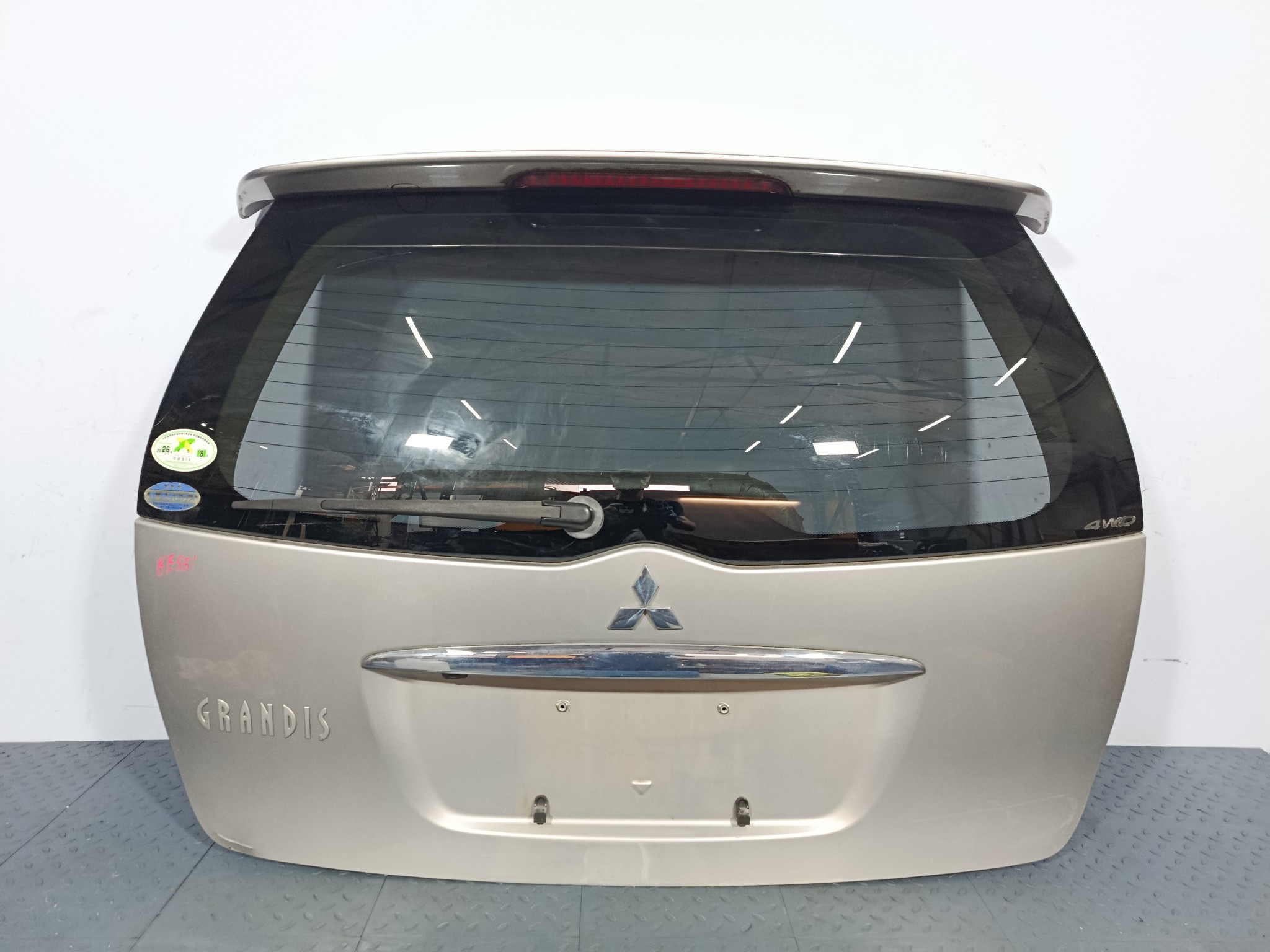 ДВЕРЬ ЗАДНЯЯ MITSUBISHI GRANDIS MN150743  серебро, A17 KE851