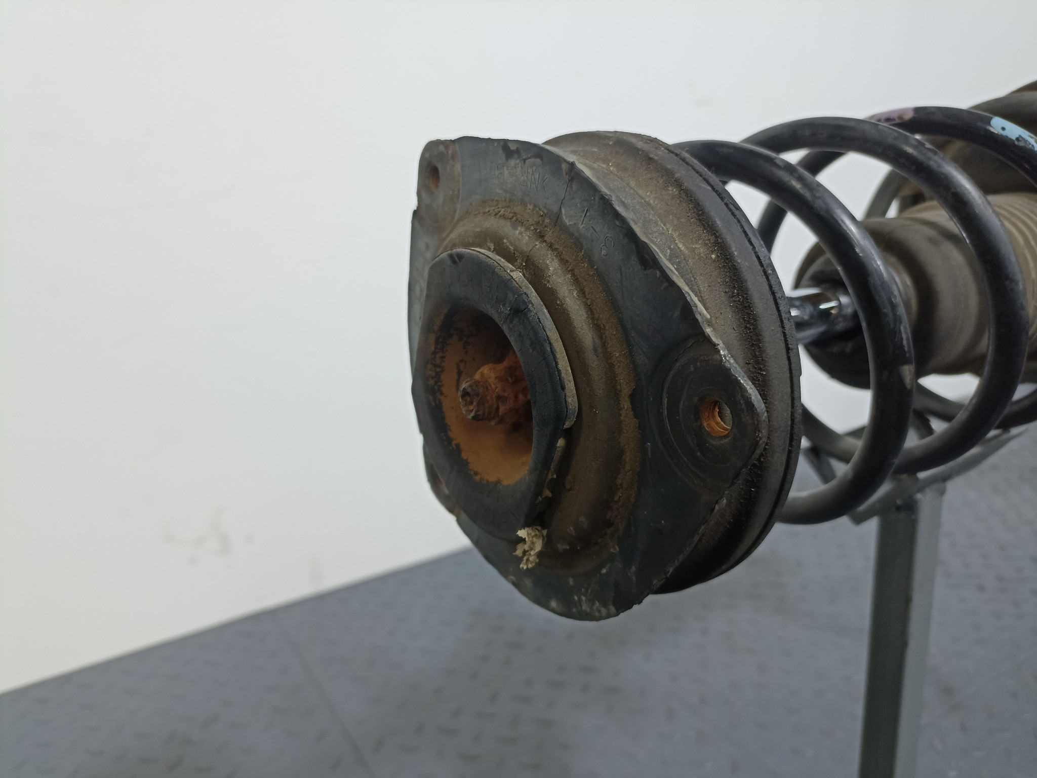 СТОЙКА ХОДОВКИ NISSAN ПЕРЕДНЯЯ ПРАВАЯ ЛЕВАЯ 54302AX025 FA1034