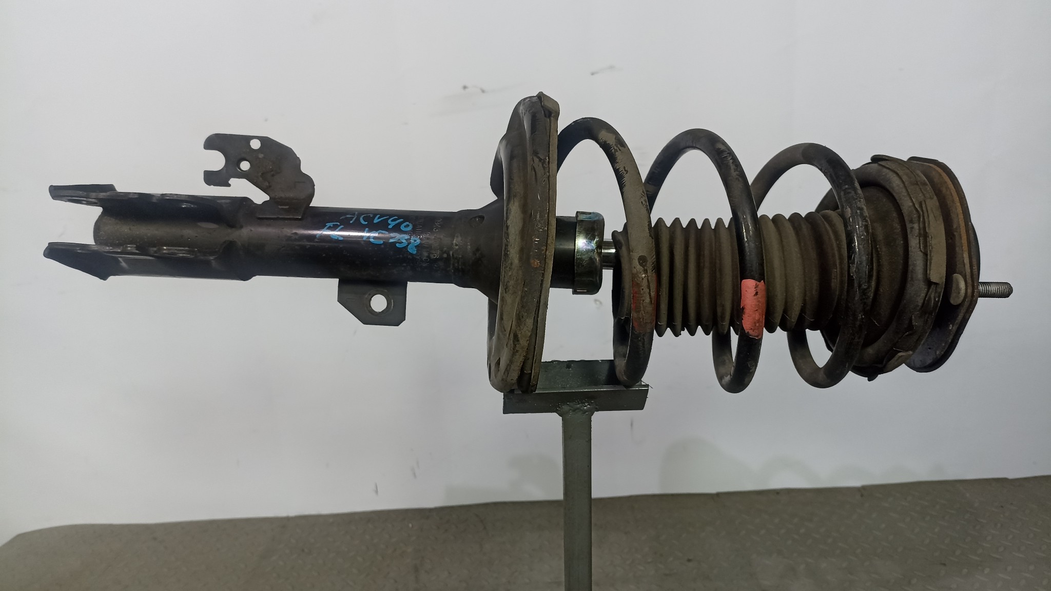 СТОЙКА ХОДОВКИ TOYOTA LEXUS DAIHATSU ПЕРЕДНЯЯ ЛЕВАЯ 4852080089  YE038
