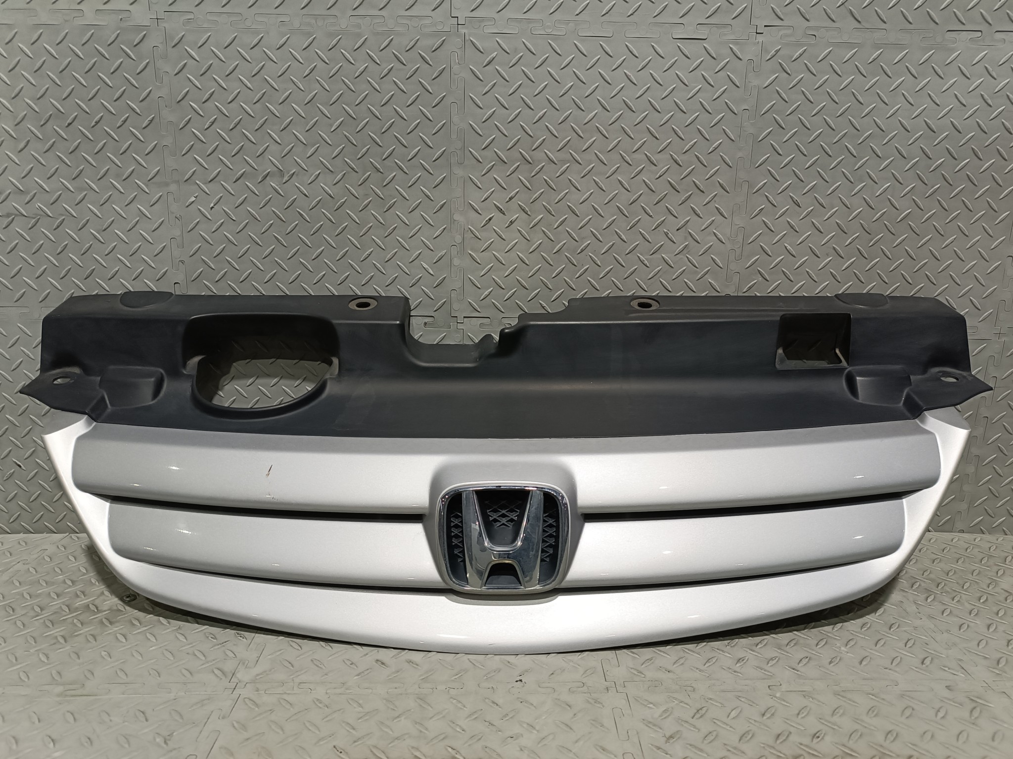РЕШЕТКА РАДИАТОРА HONDA 71121S5A003ZE  XE339Z