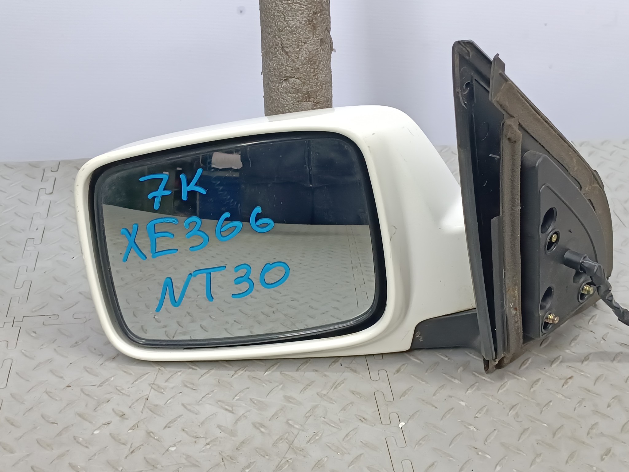 ЗЕРКАЛО NISSAN X-TRAIL ЛЕВОЕ 96302EQ011 белый, WK0 XE366