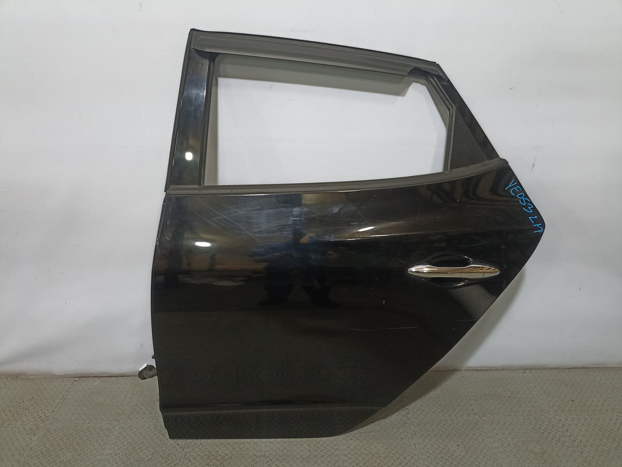 ДВЕРЬ HYUNDAI IX35 TUCSON 770032S000 ЗАДНЯЯ ЛЕВАЯ черный YE053