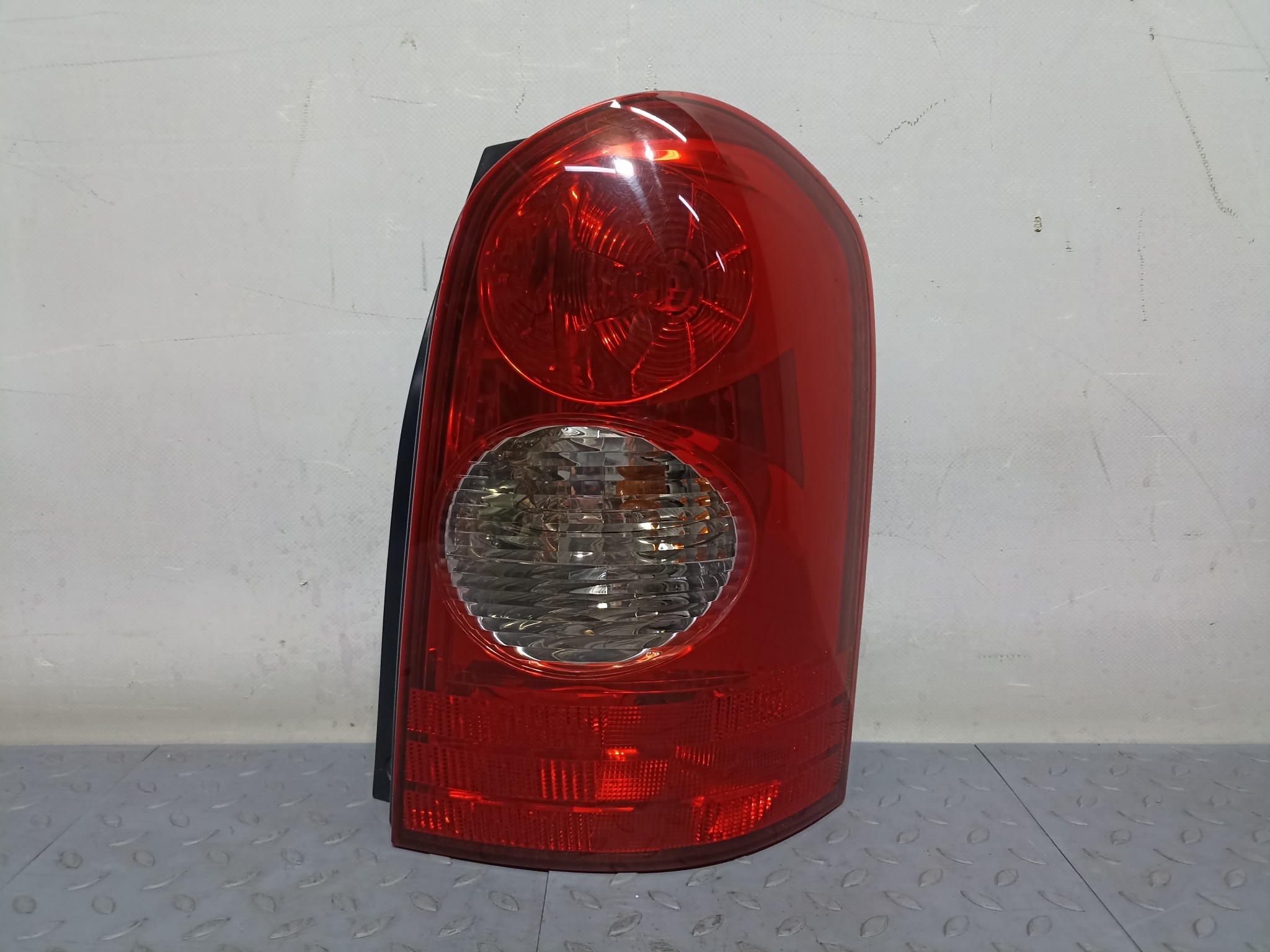 ФОНАРЬ MAZDA ПРАВЫЙ L12051150B  S4005