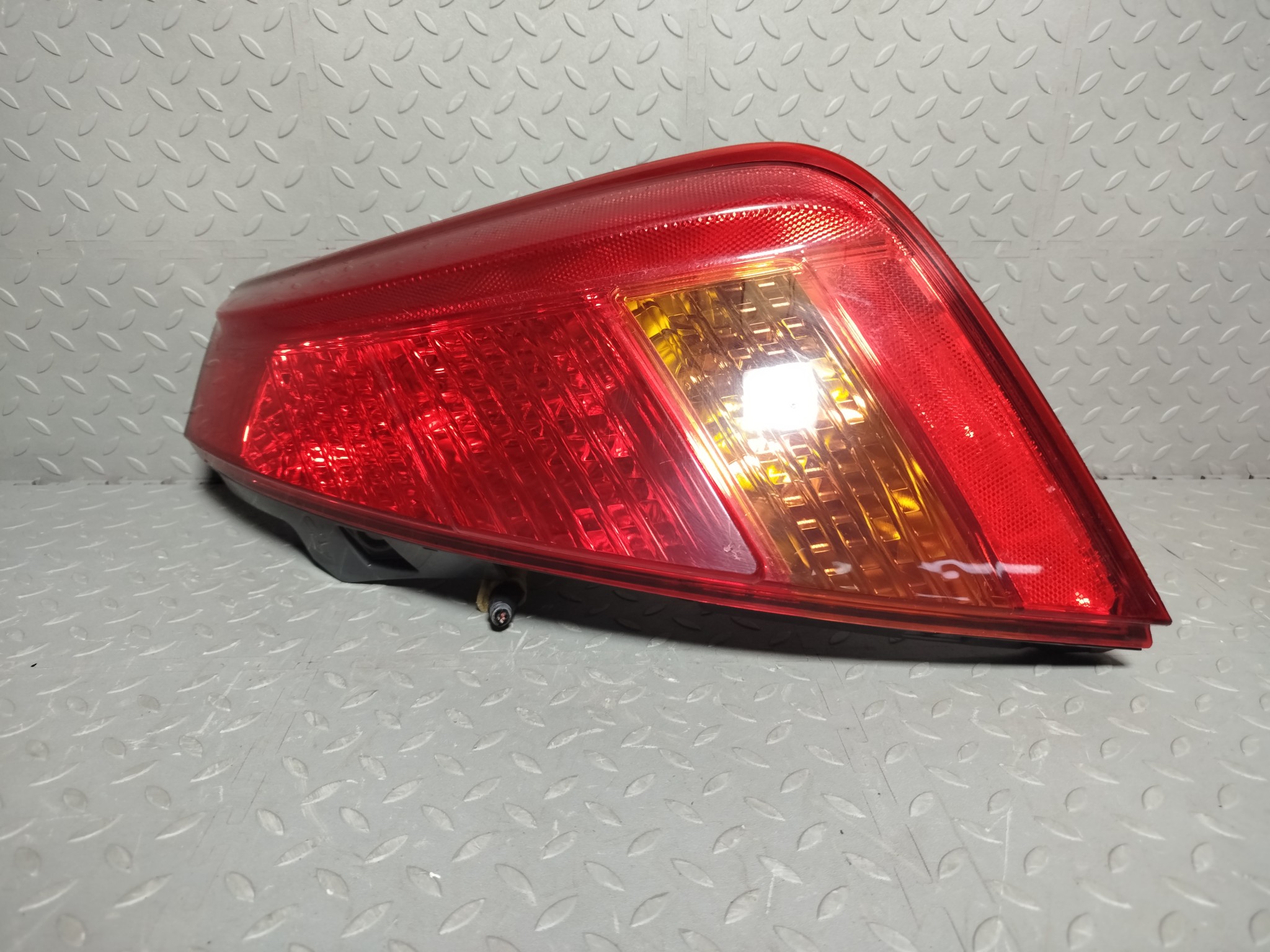 ФОНАРЬ NISSAN ПРАВЫЙ 26550CB025  XE350