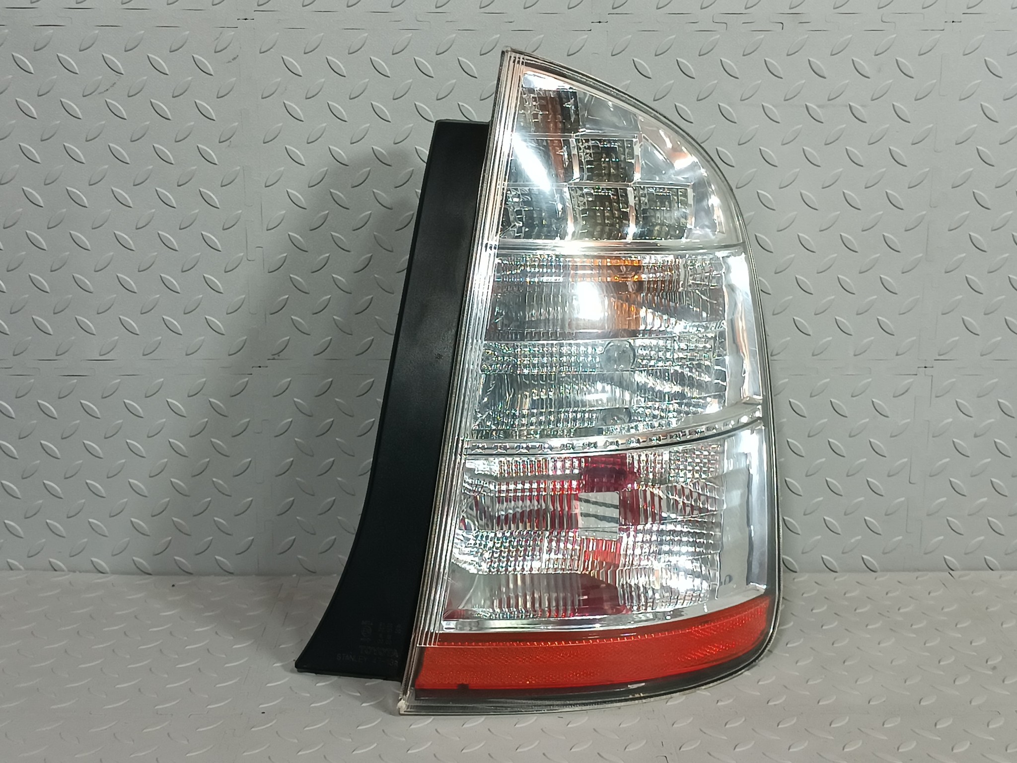 ФОНАРЬ TOYOTA ПРАВЫЙ 8155047080  S4377