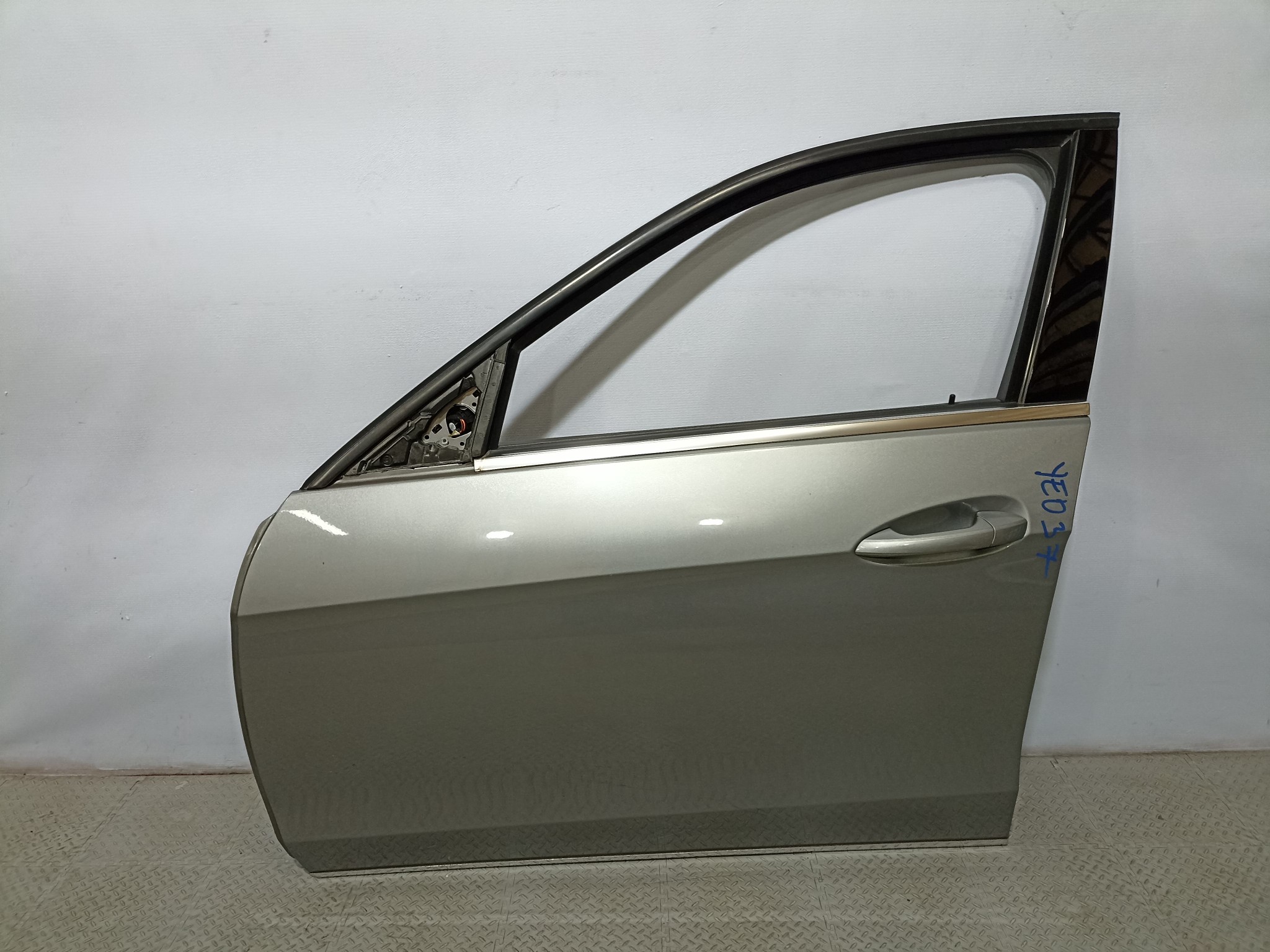 ДВЕРЬ MERCEDES-BENZ E-CLASS A2127200105 ПЕРЕДНЯЯ ЛЕВАЯ серебро, 792U YE037