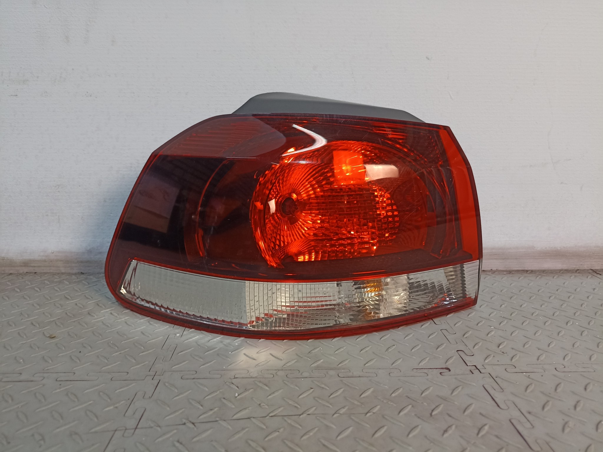 ФОНАРЬ VOLKSWAGEN ЛЕВЫЙ 5K0945095M XA7364