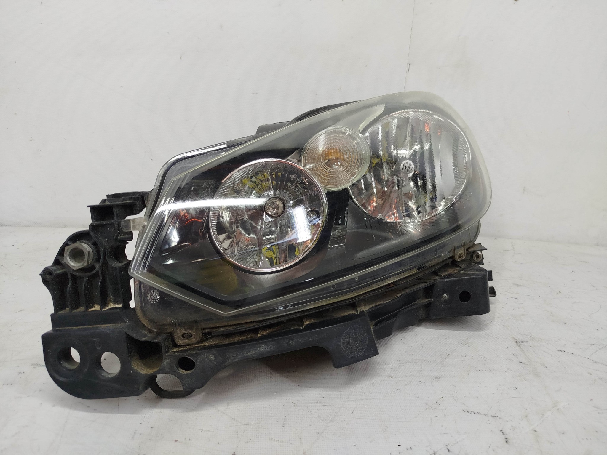ФАРА VOLKSWAGEN ЛЕВАЯ 5K2941005H NA7641Z