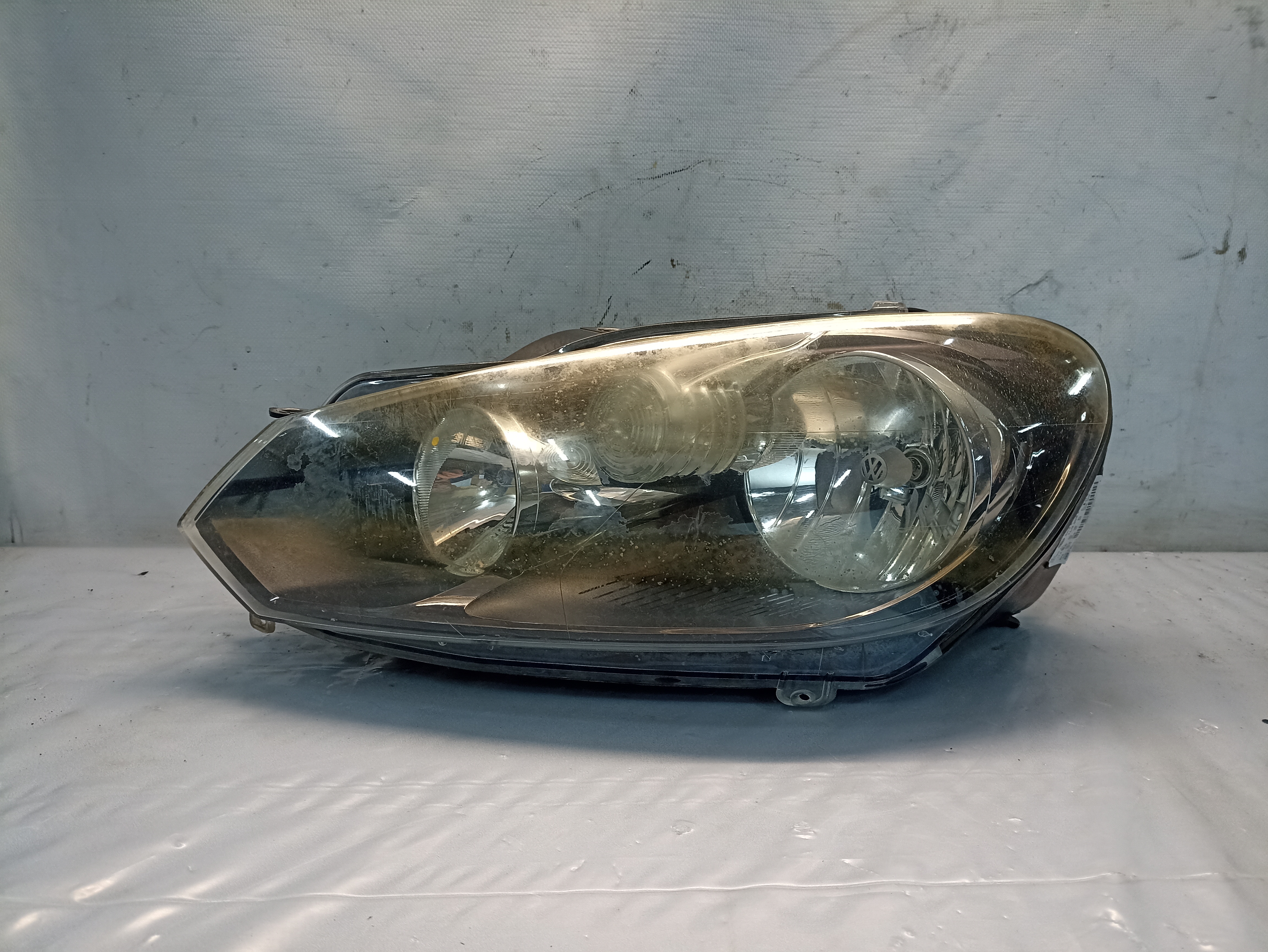 ФАРА VOLKSWAGEN ЛЕВАЯ 5K2941005H TA861Z
