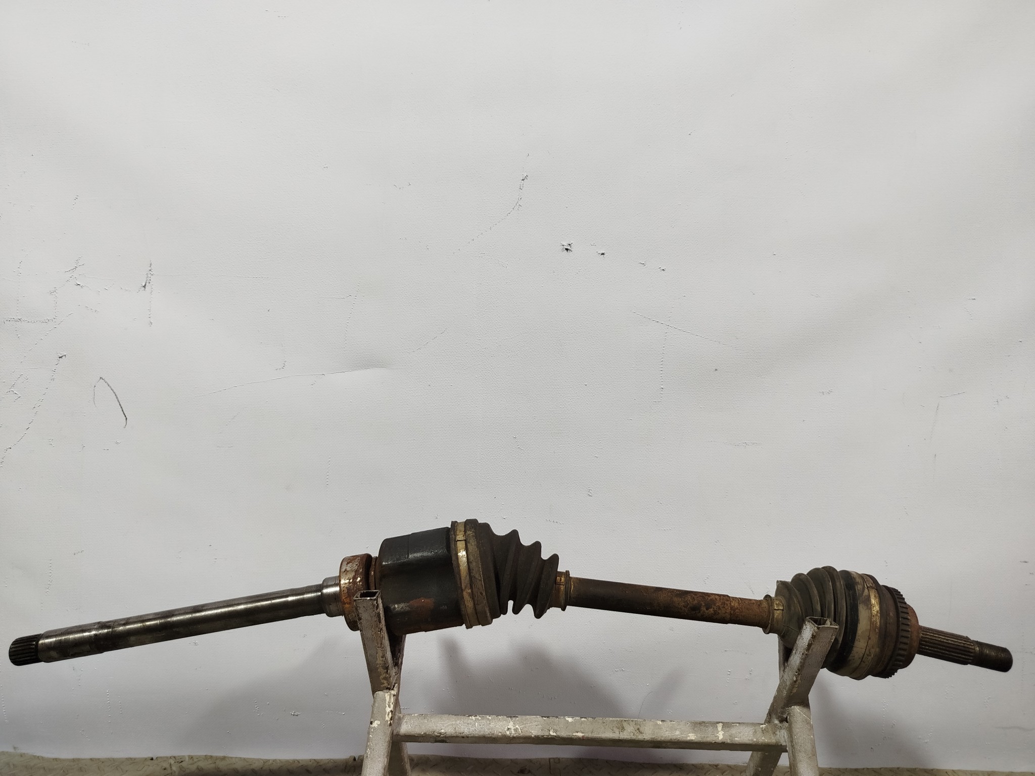ПРИВОД TOYOTA ПЕРЕДНИЙ ПРАВЫЙ 4341052030  XE374