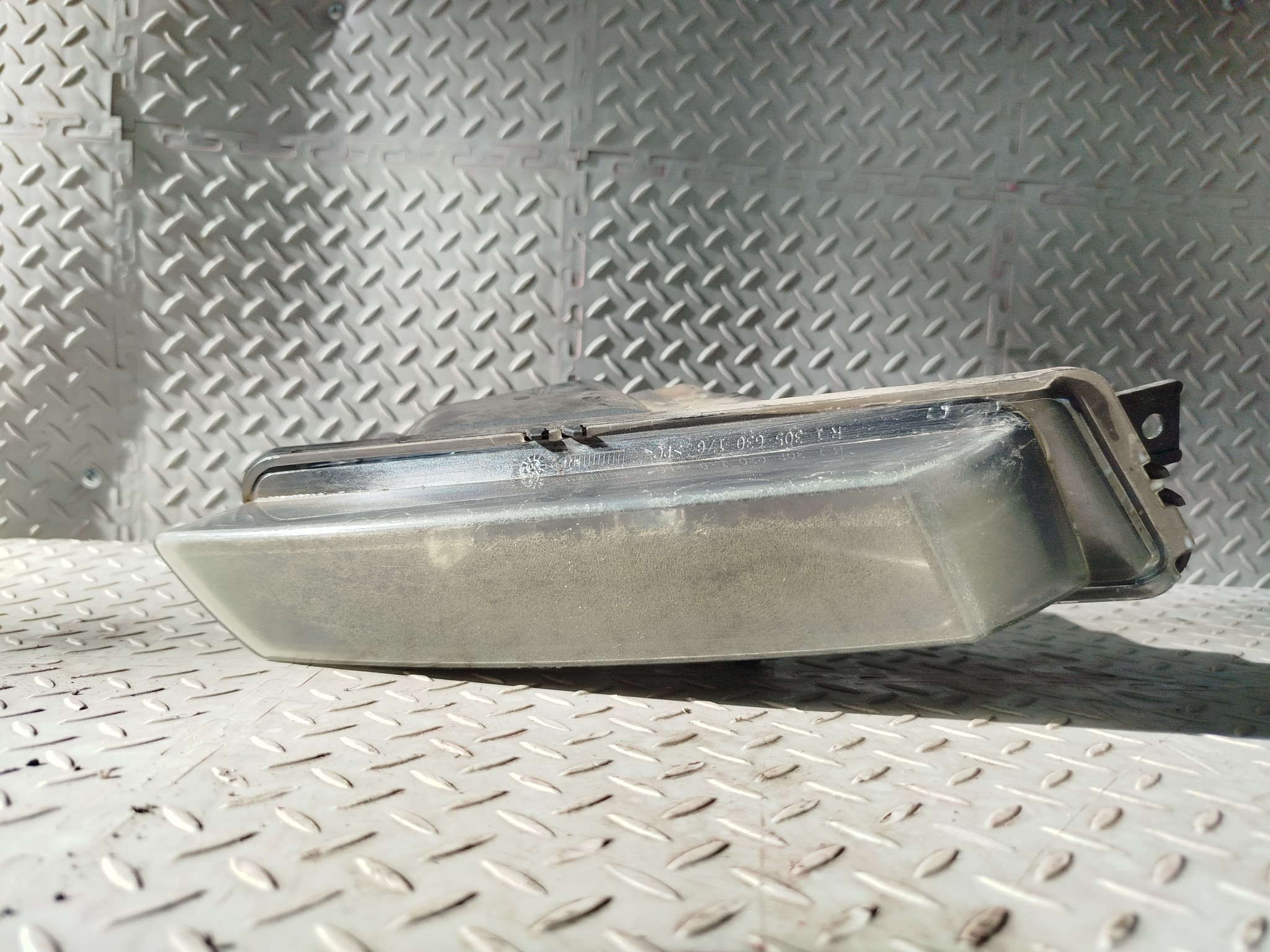 ТУМАНКА BMW ПРАВАЯ 63177181288 GA408Z