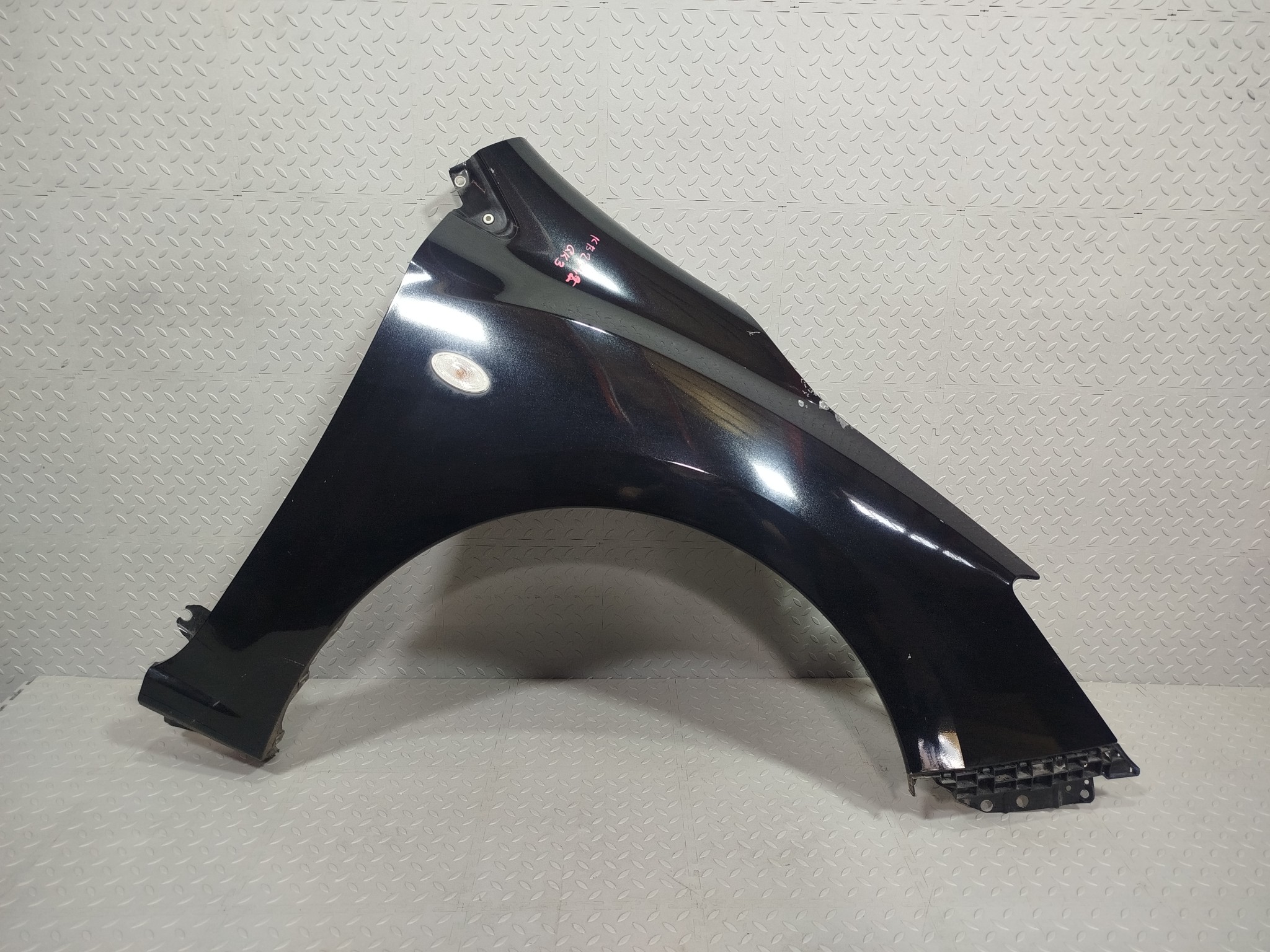 КРЫЛО SUBARU IMPREZA 57120FL0409P ПЕРЕДНЕЕ ПРАВОЕ черный, 04S KB2342