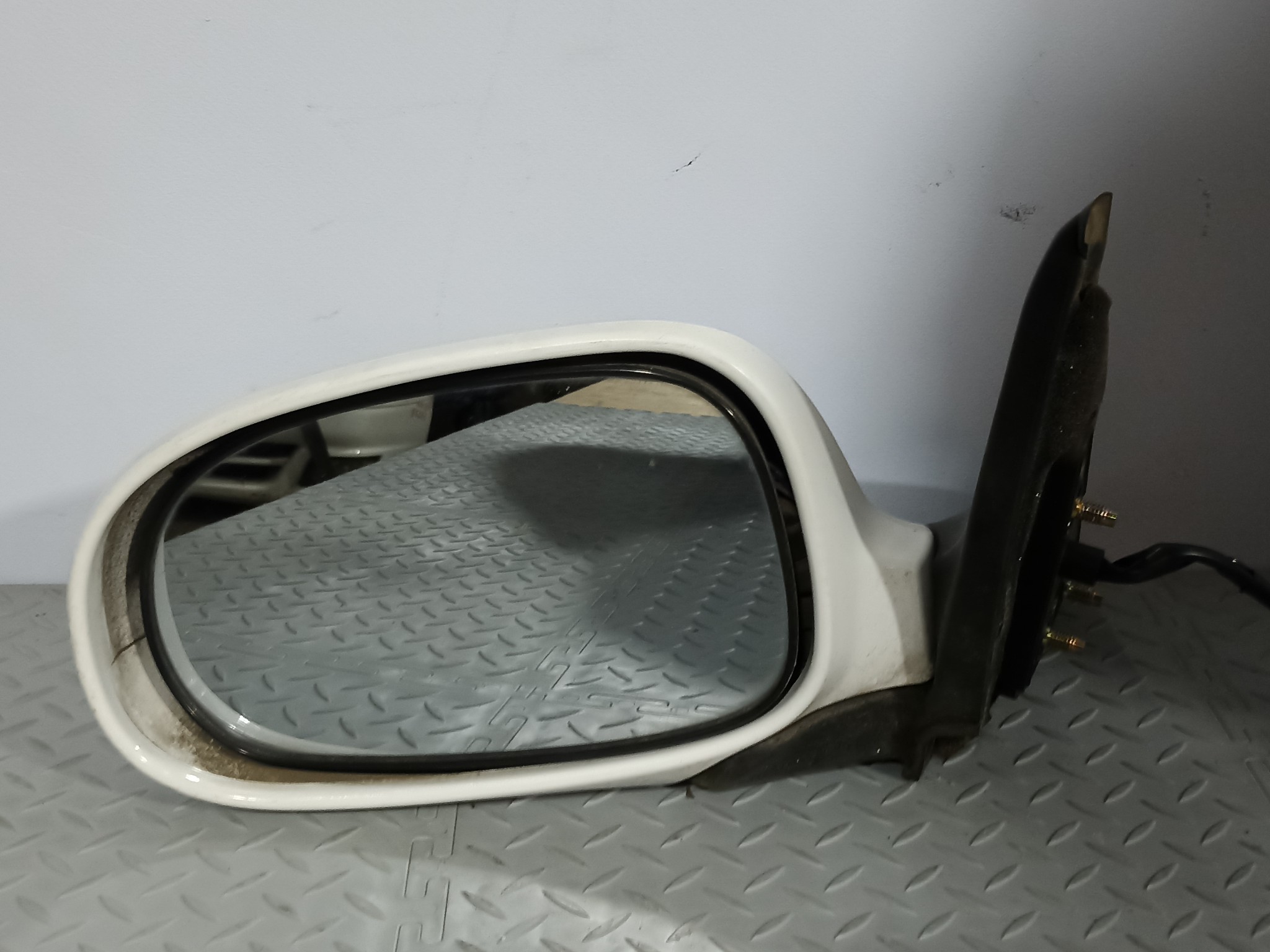 ЗЕРКАЛО NISSAN SUNNY ЛЕВОЕ 963024M400 белый, 2S2 S4034Z