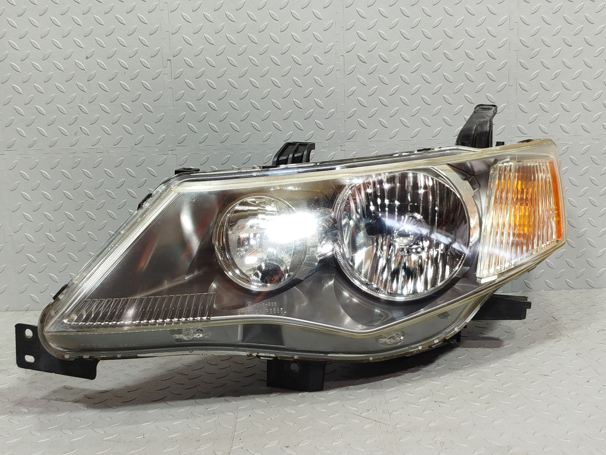 ФАРА MITSUBISHI ЛЕВАЯ 8301A153  KE861