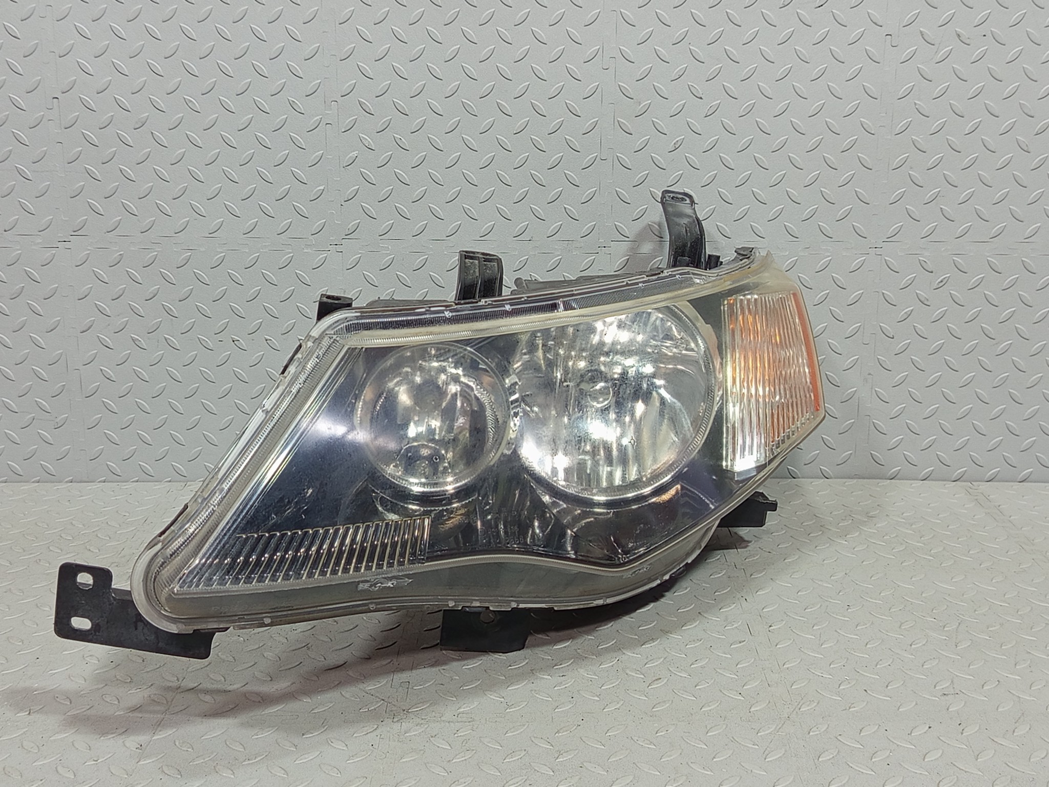 ФАРА MITSUBISHI ЛЕВАЯ 8301A153  KE859