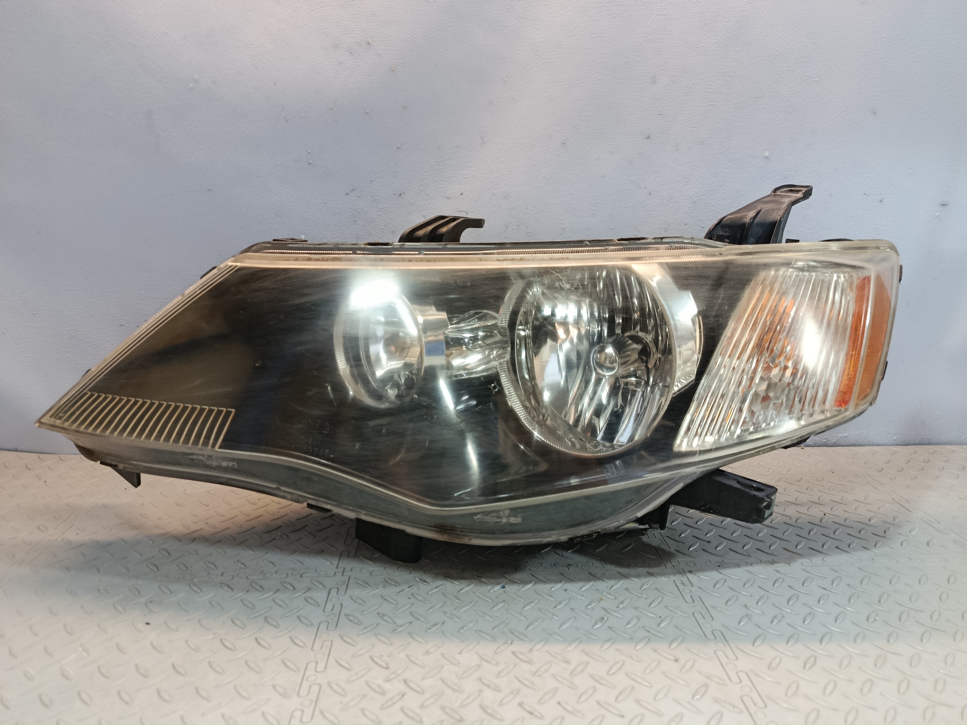 ФАРА MITSUBISHI ЛЕВАЯ 8301A153  S3792Z