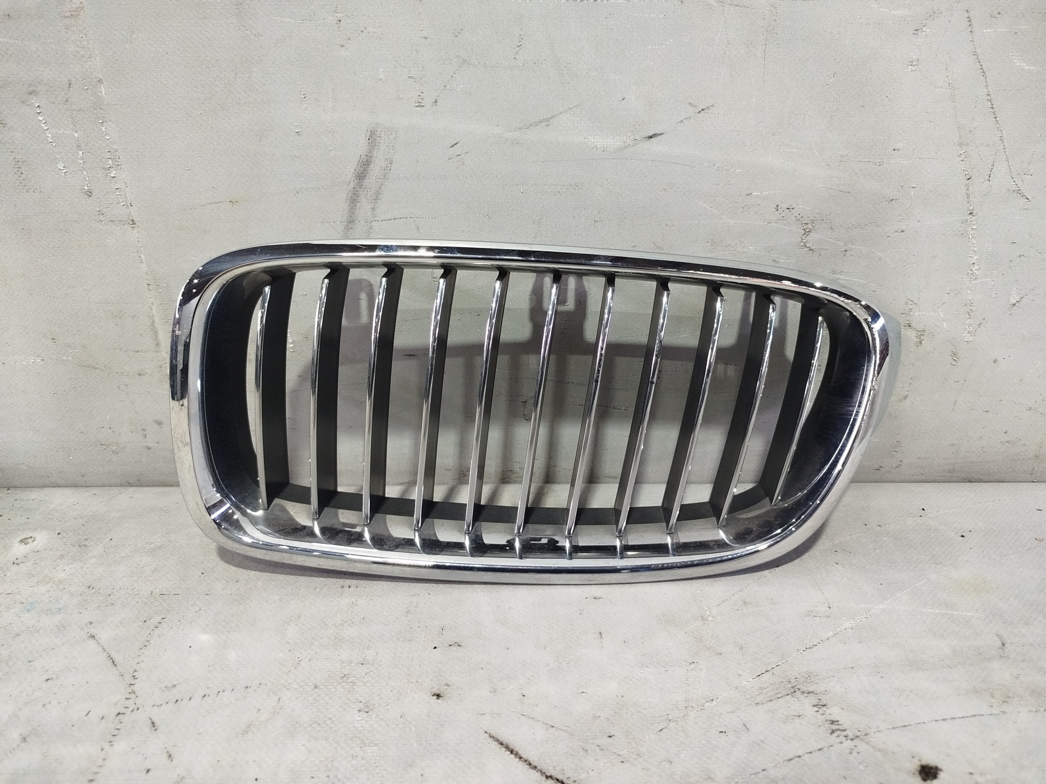 РЕШЕТКА РАДИАТОРА BMW ЛЕВАЯ 51137255411 DY326Z