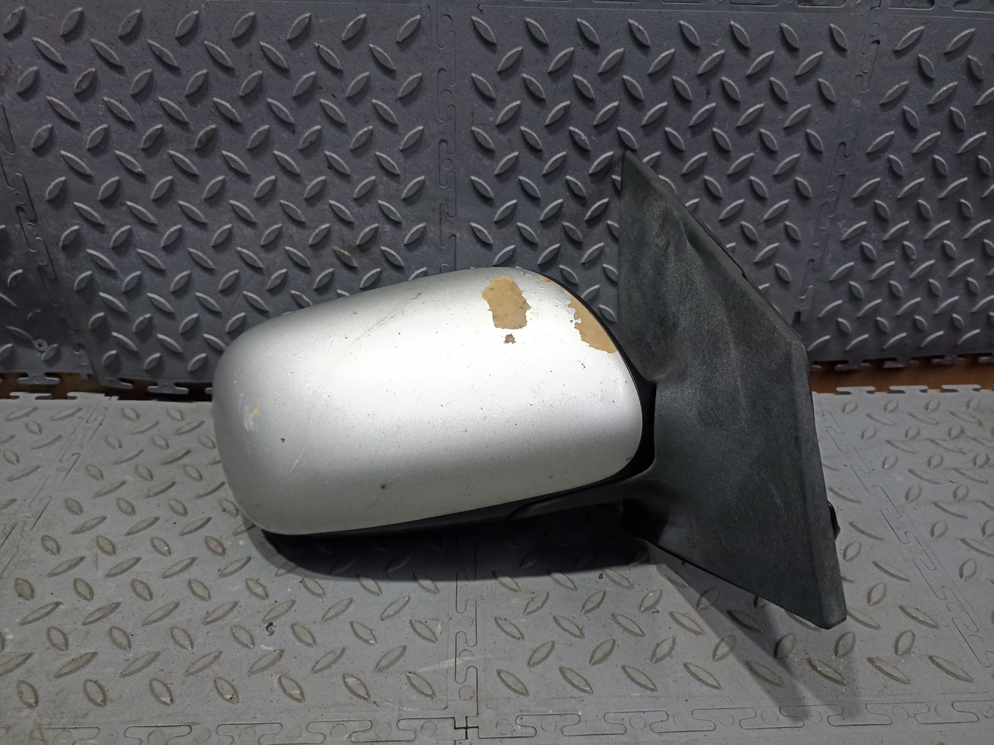 ЗЕРКАЛО TOYOTA PLATZ VITZ ПРАВОЕ 8791052570  серебро, 1E7 KE719Z