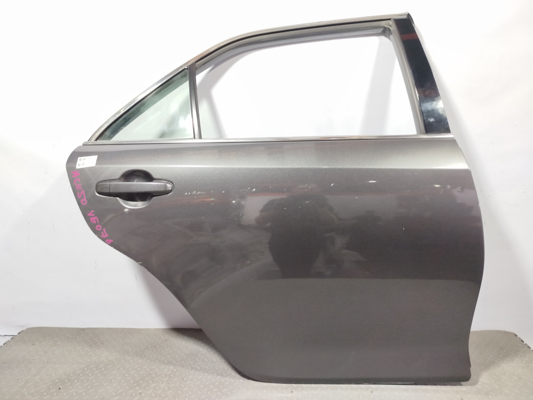ДВЕРЬ TOYOTA DAIHATSU ALTIS CAMRY 6700333200 ЗАДНЯЯ ПРАВАЯ  серый, 1G3 YE076