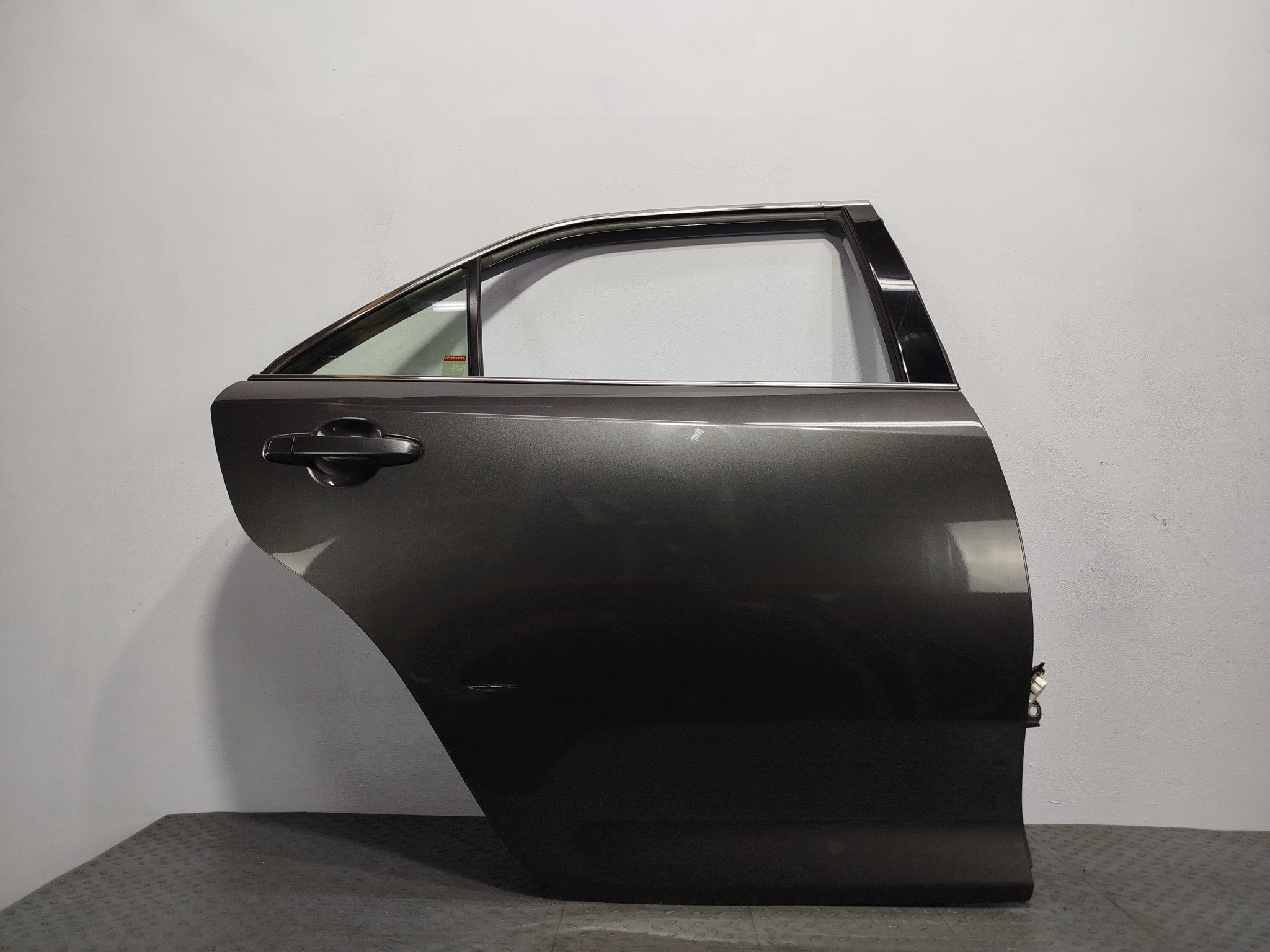 ДВЕРЬ TOYOTA DAIHATSU ALTIS CAMRY 6700333200 ЗАДНЯЯ ПРАВАЯ  серый, 1G3 YE004