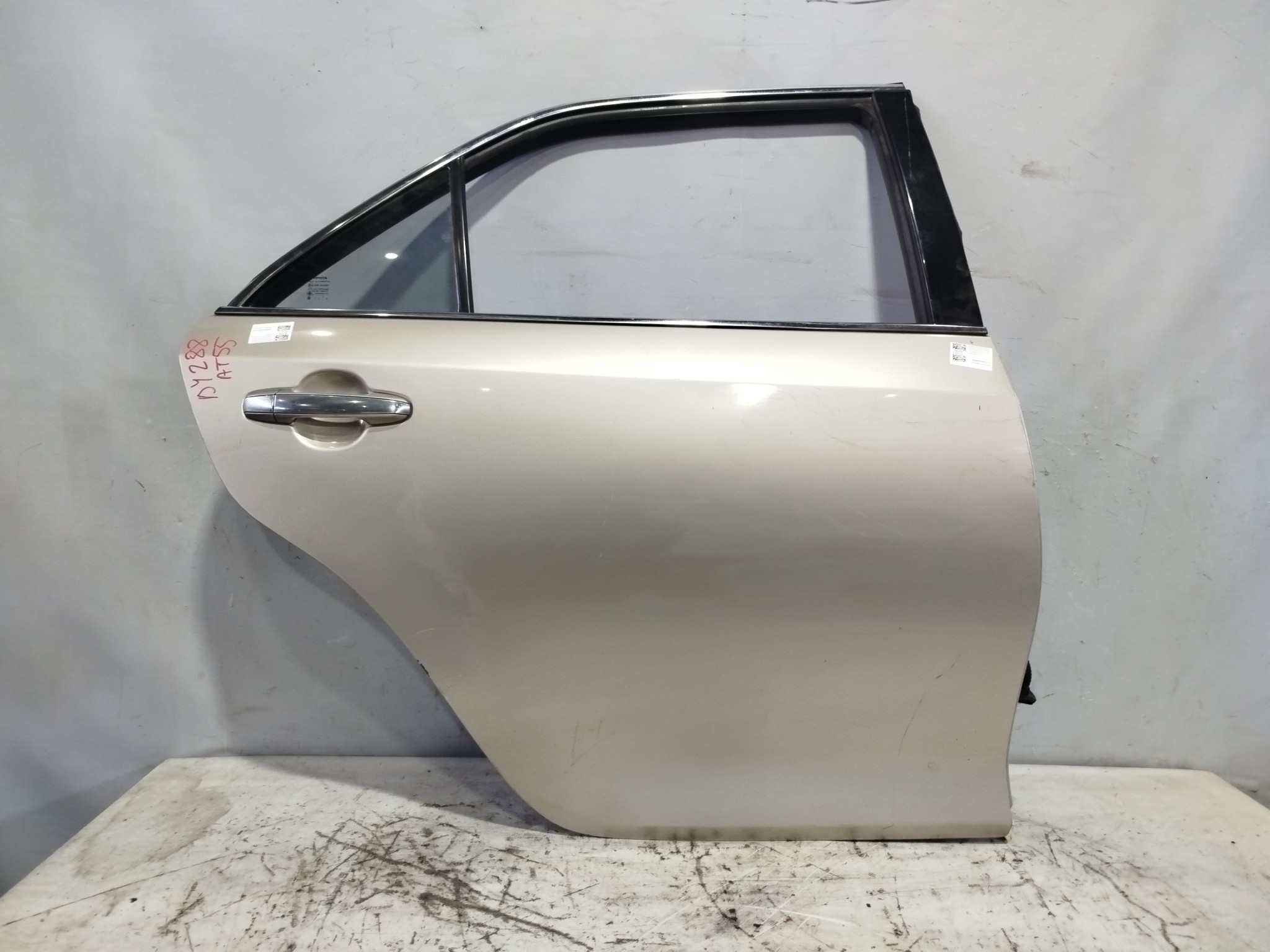 ДВЕРЬ TOYOTA DAIHATSU ALTIS CAMRY 6700333200 ЗАДНЯЯ ПРАВАЯ  золотой DY288