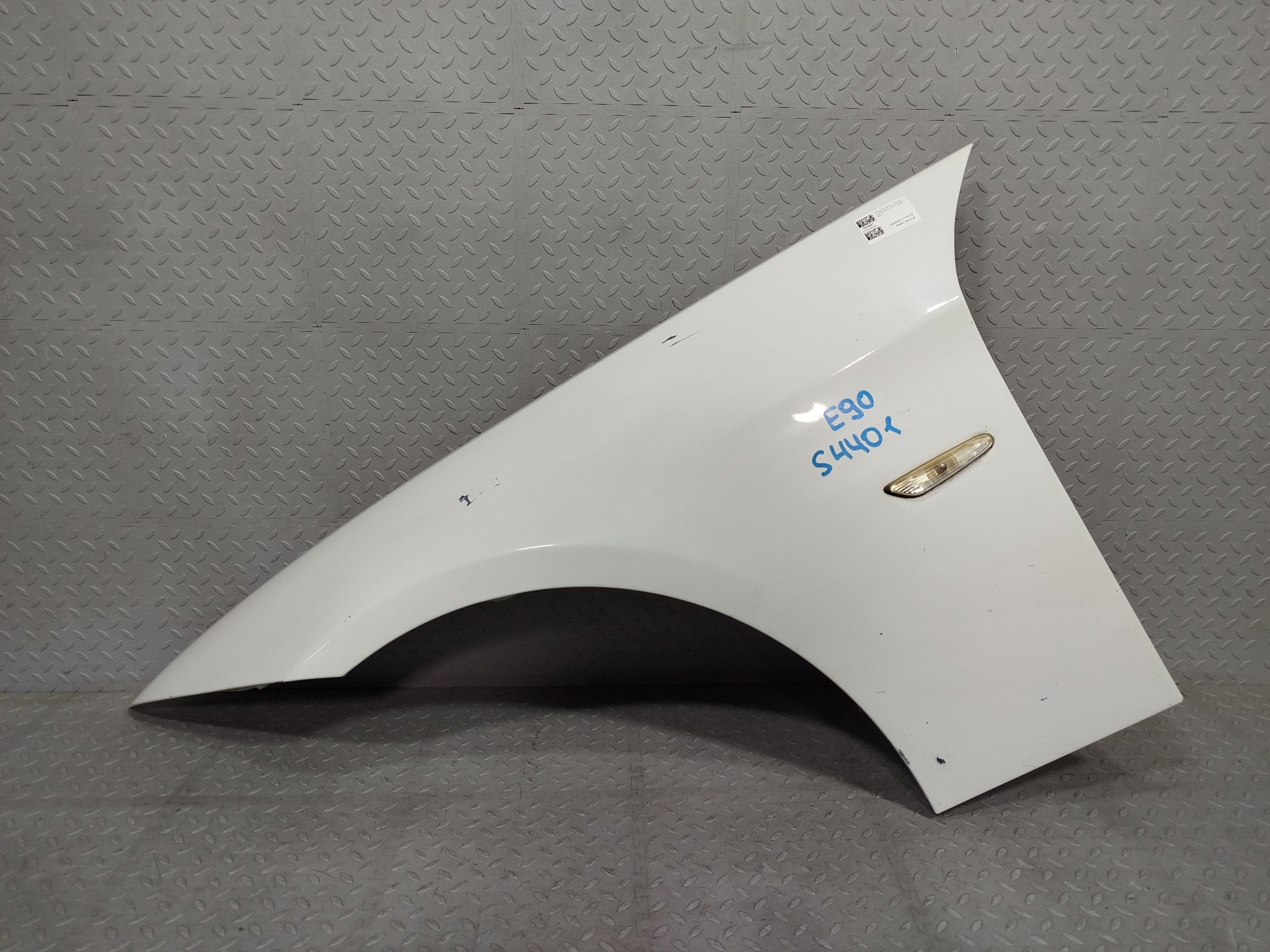 КРЫЛО BMW 3-SERIES 41357135679 ПЕРЕДНЕЕ ЛЕВОЕ белый S4401