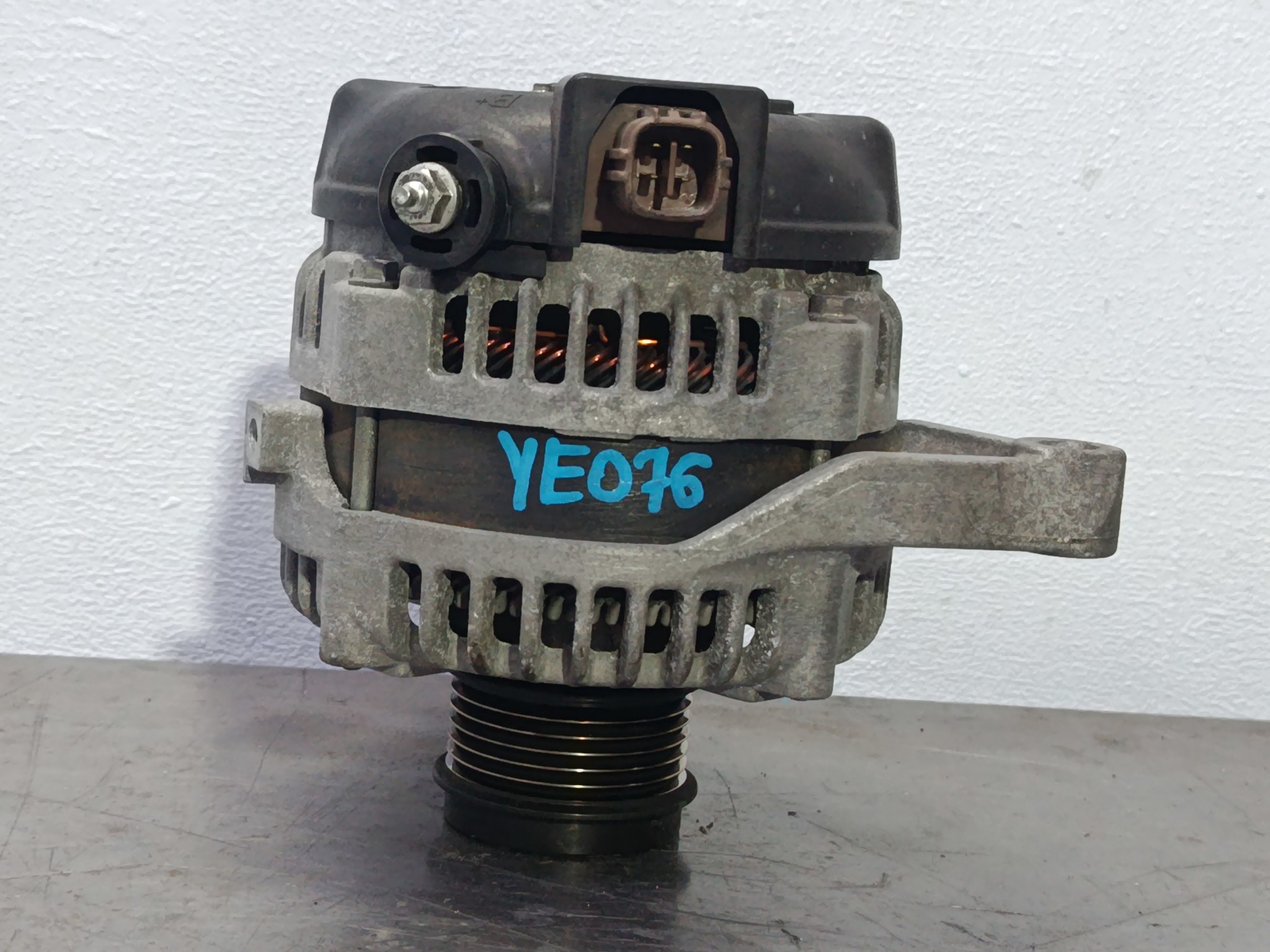 ГЕНЕРАТОР TOYOTA SCION 2706036080  YE076Z