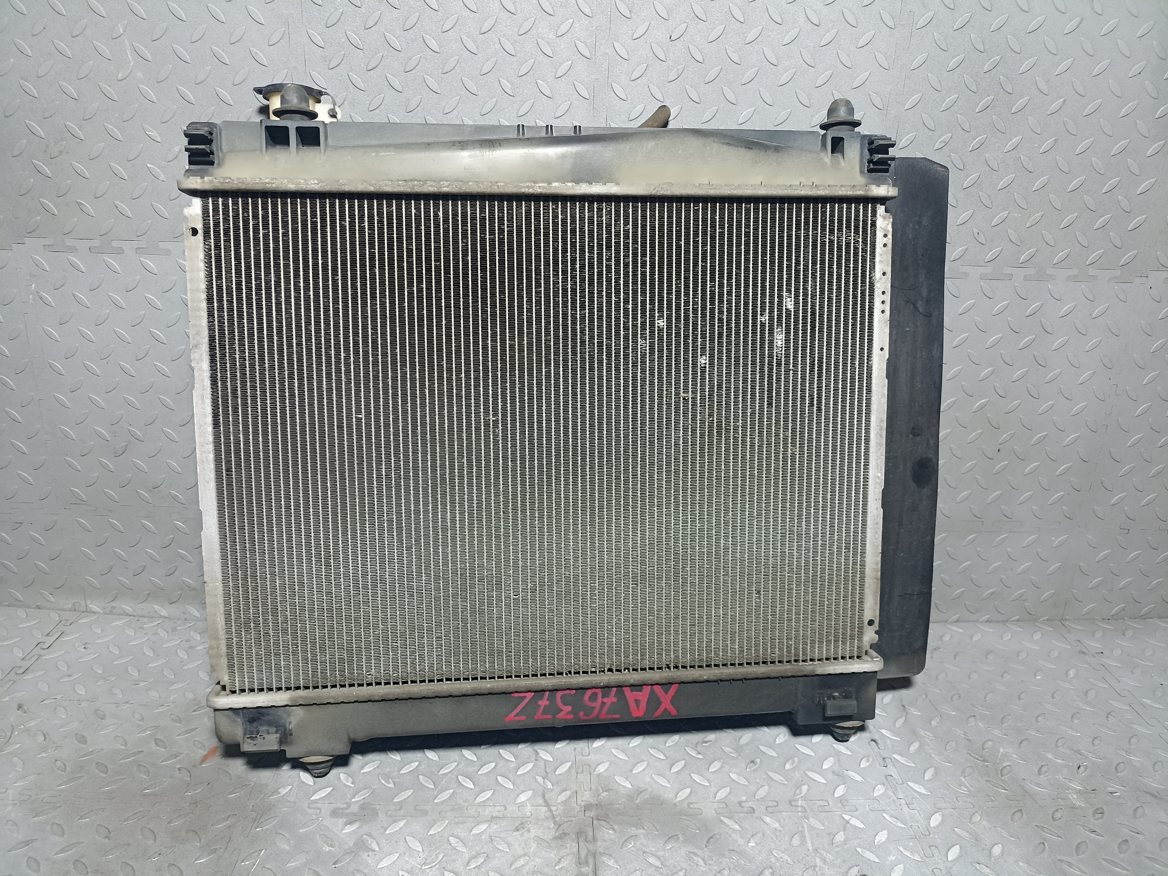 РАДИАТОР ДВИГАТЕЛЯ TOYOTA SCION 1640021300  XA7637Z
