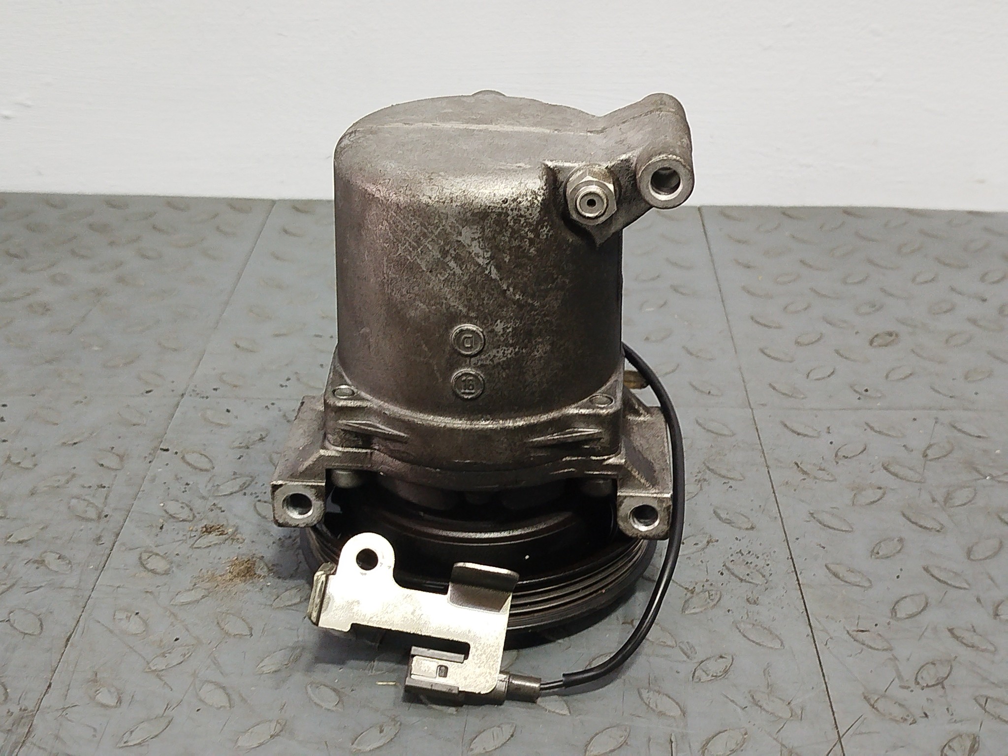 КОМПРЕССОР КОНДИЦИОНЕРА SUBARU 73111FE030 XA6882Z