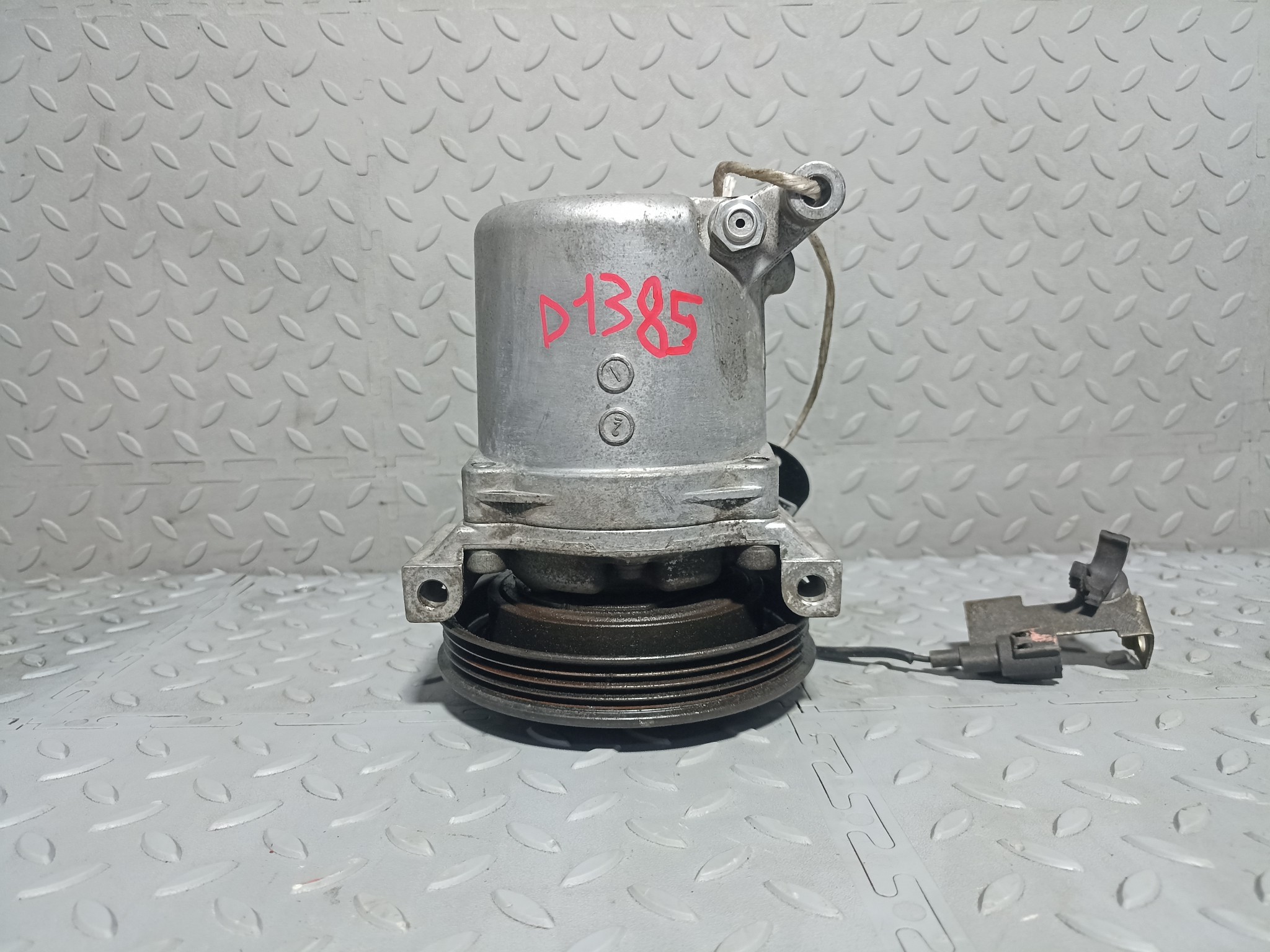 КОМПРЕССОР КОНДИЦИОНЕРА SUBARU 73111FE030 D1385