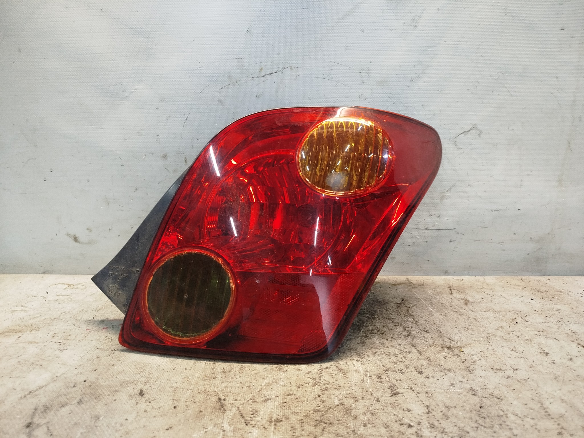 ФОНАРЬ TOYOTA ПРАВЫЙ 8155052301  QE227