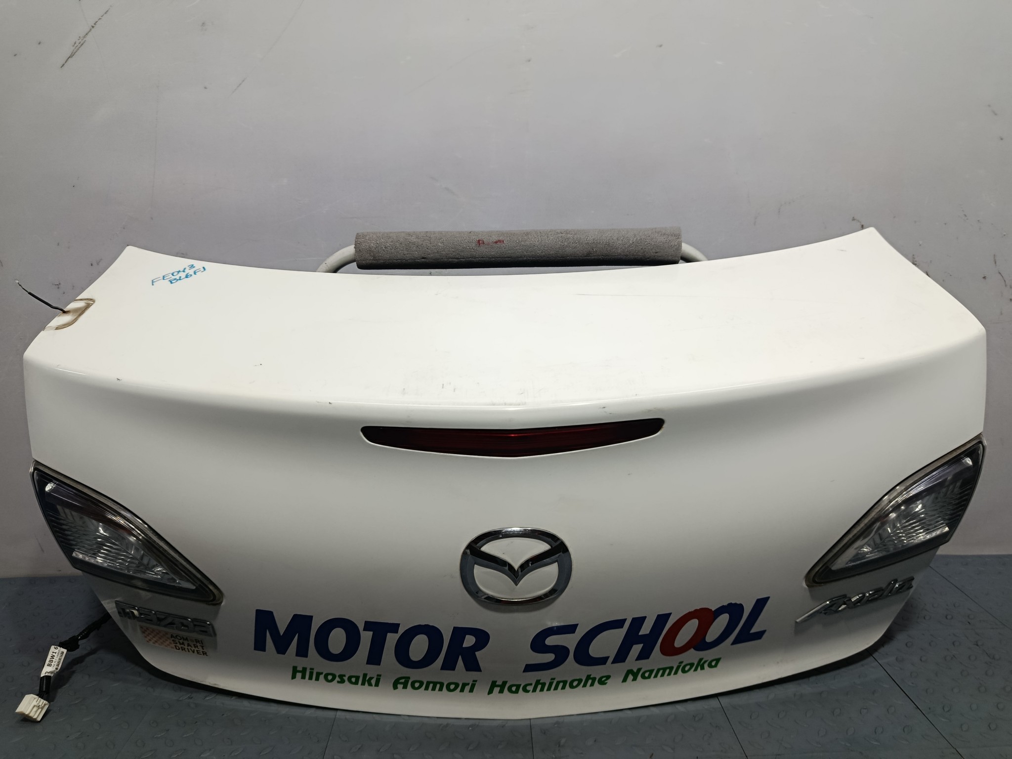 КРЫШКА БАГАЖНИКА MAZDA AXELA MAZDA3 BBY45261XC  белый FE043