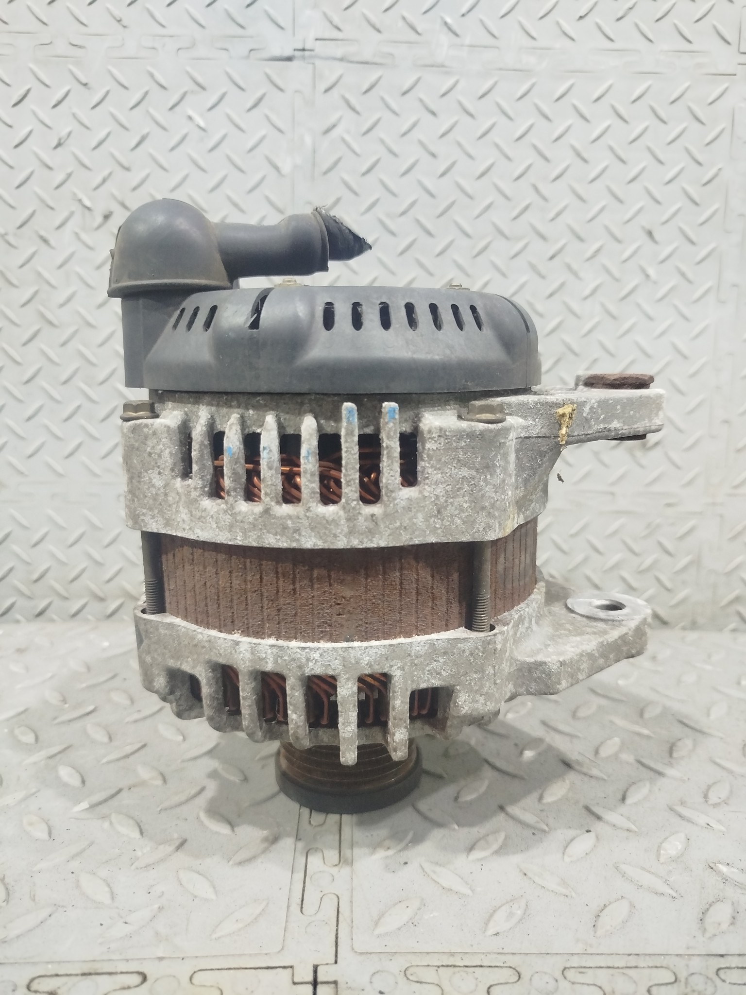 ГЕНЕРАТОР NISSAN MAZDA SUZUKI 23100EN000  F2615Z