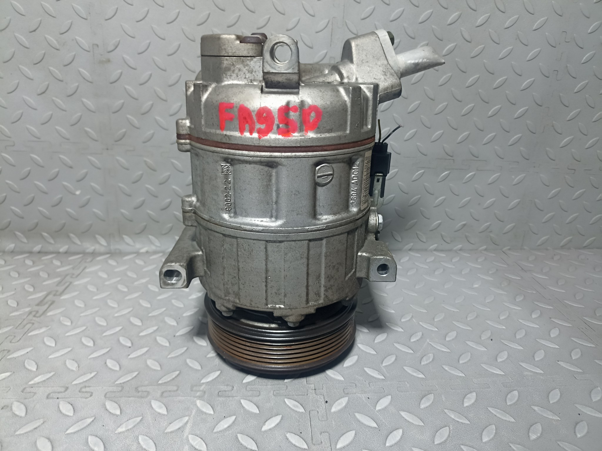 КОМПРЕССОР КОНДИЦИОНЕРА NISSAN SUZUKI 926001GZ0A FA950Z