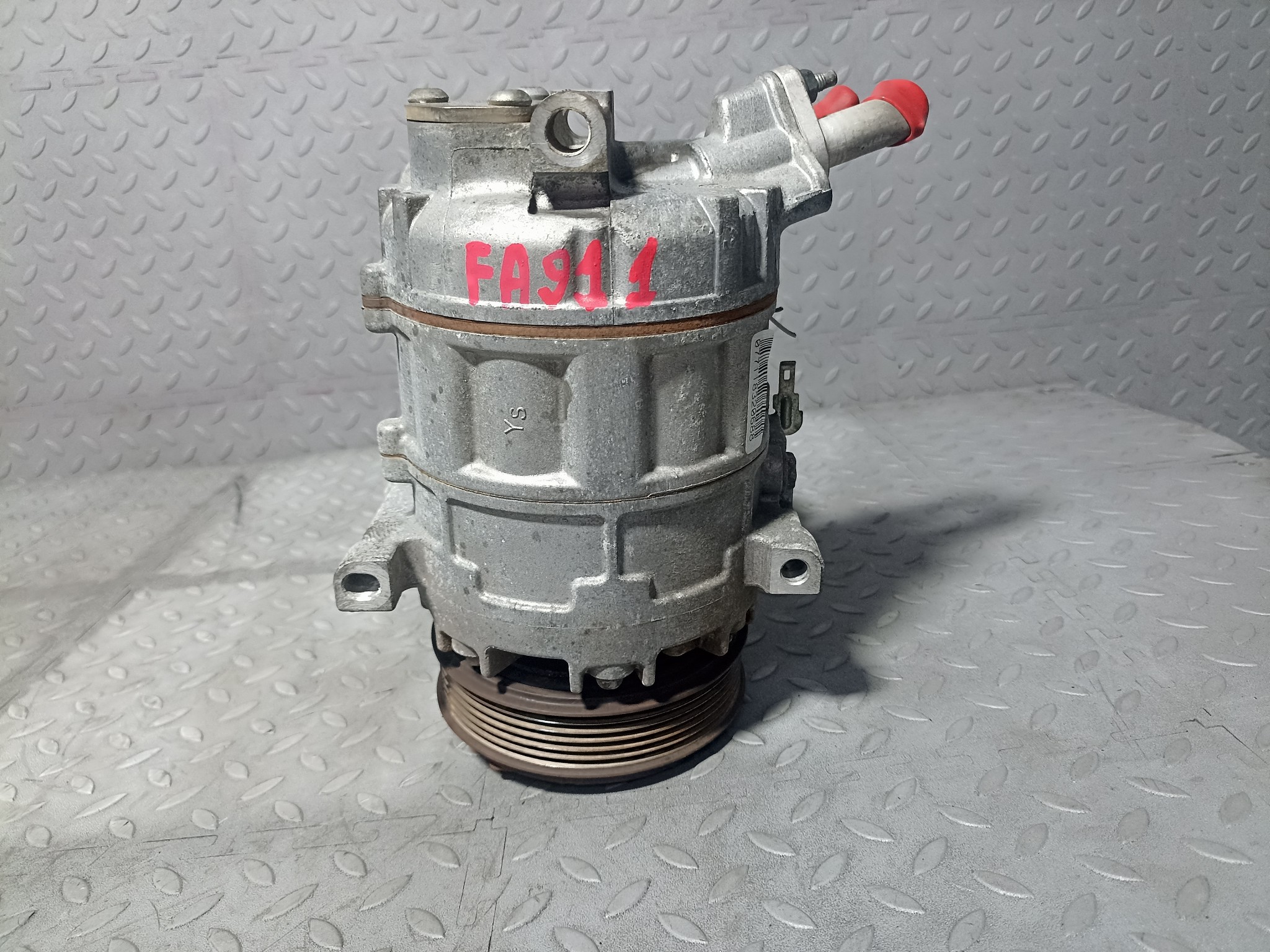 КОМПРЕССОР КОНДИЦИОНЕРА NISSAN SUZUKI 926001GZ0A FA911Z