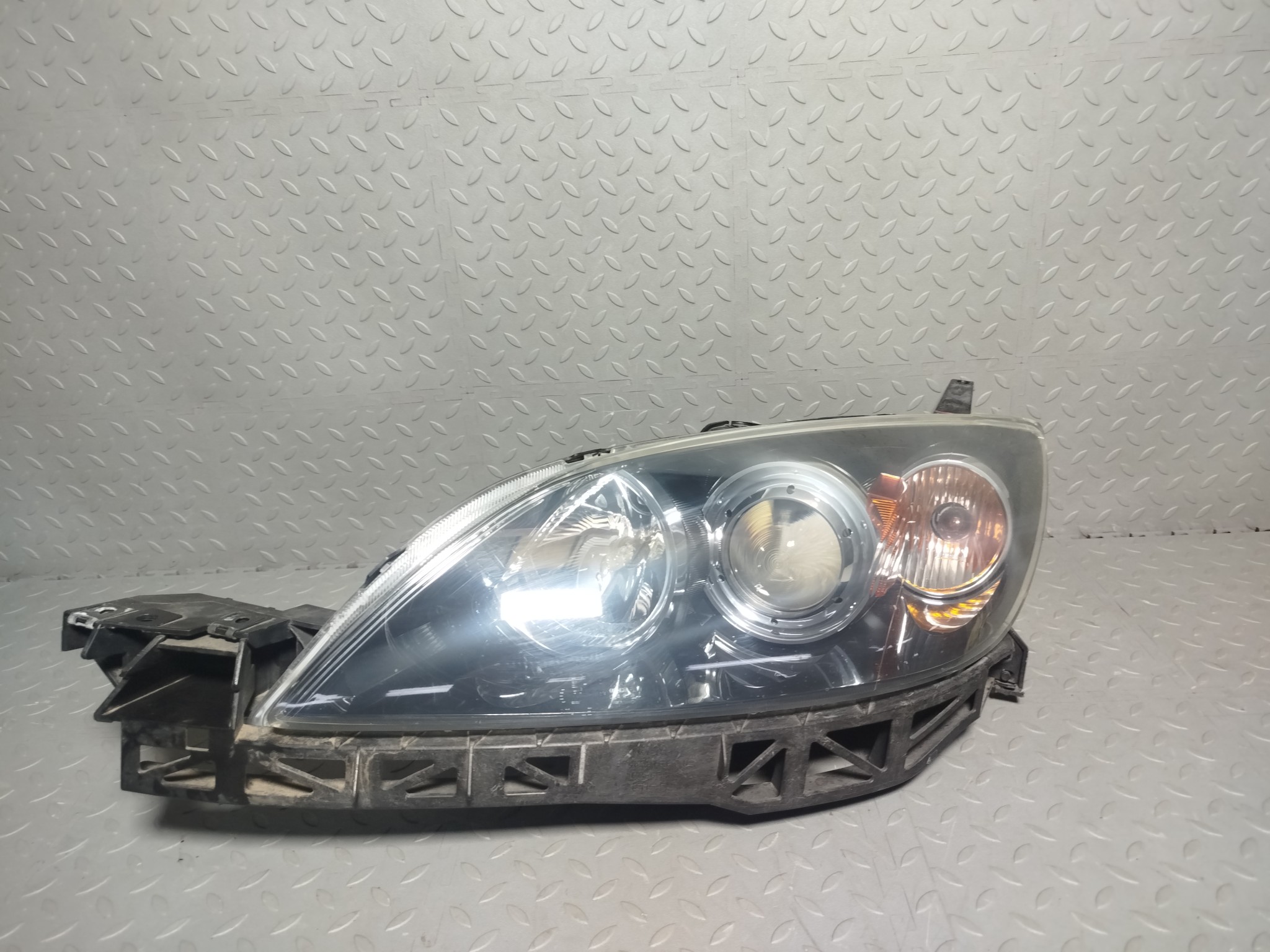 ФАРА MAZDA ЛЕВАЯ B37E51041  S4242Z