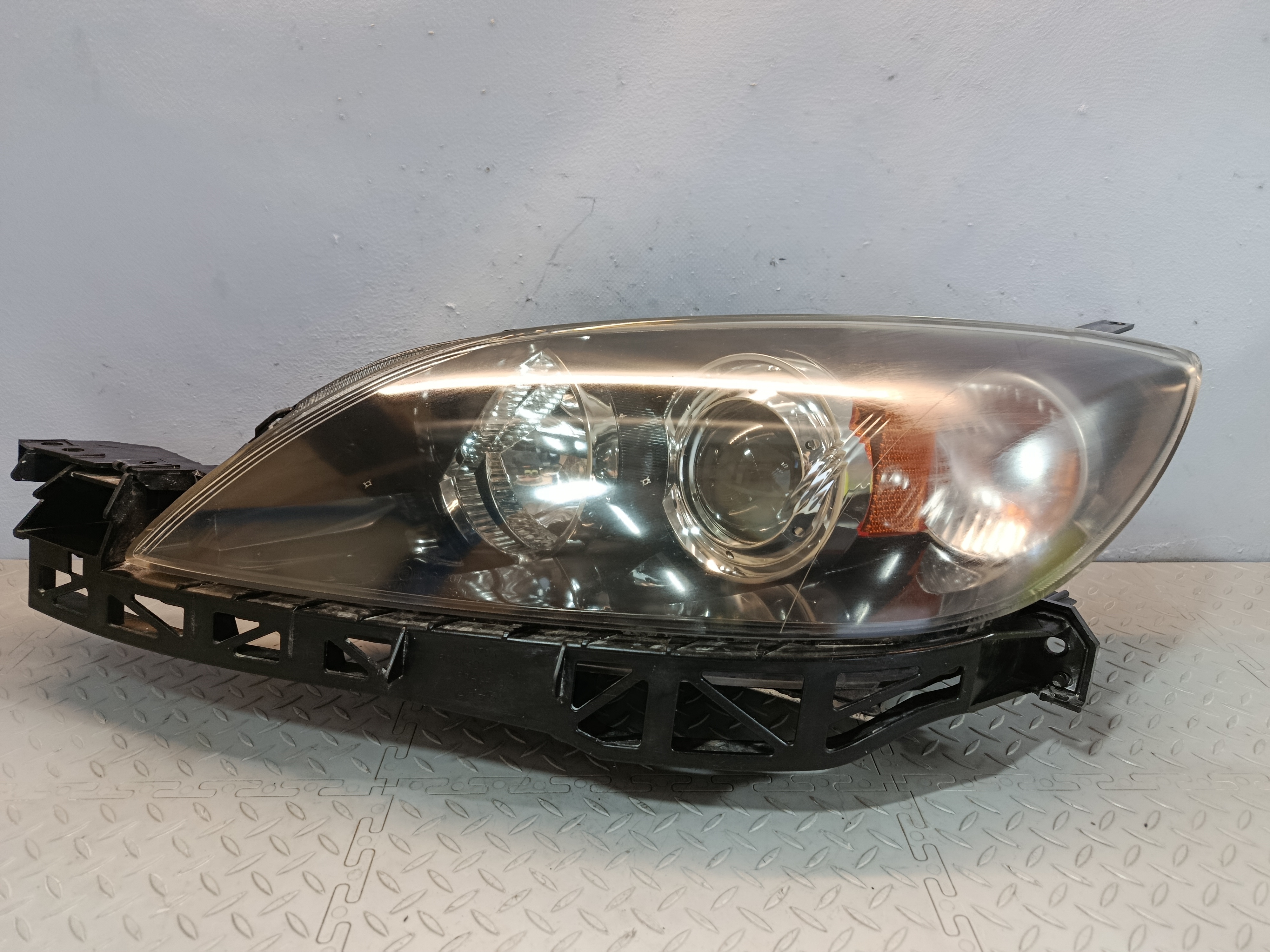 ФАРА MAZDA ЛЕВАЯ B37E51041  XA7019