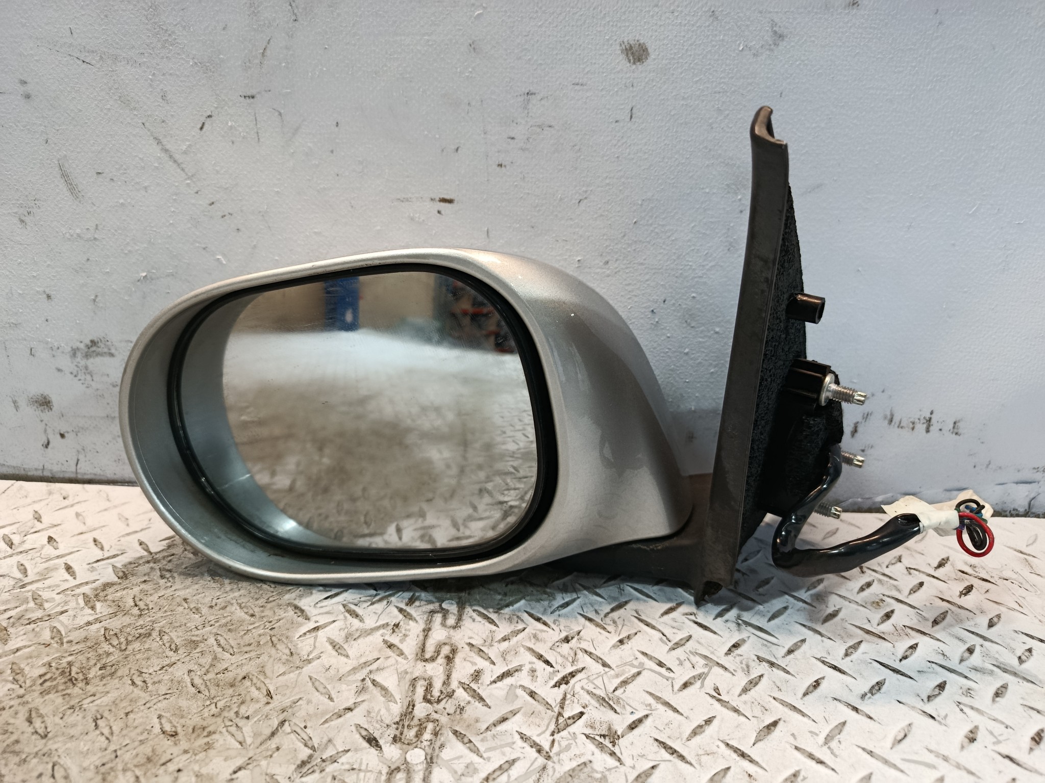 ЗЕРКАЛО NISSAN MARCH MICRA ЛЕВОЕ 96302CT47C  серебро, KY0 KB1940