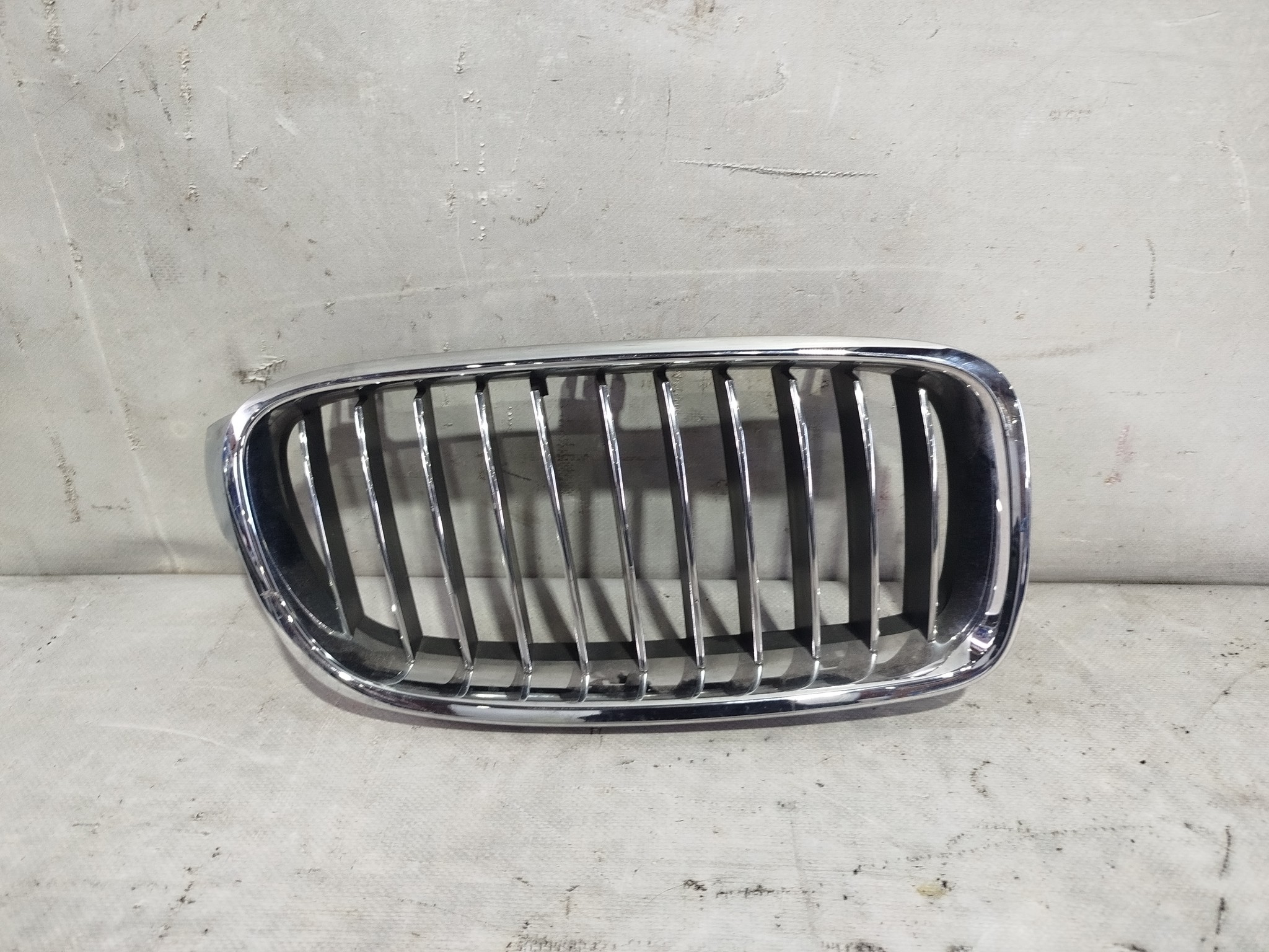 РЕШЕТКА РАДИАТОРА BMW ПРАВАЯ 51137255412 DY326Z