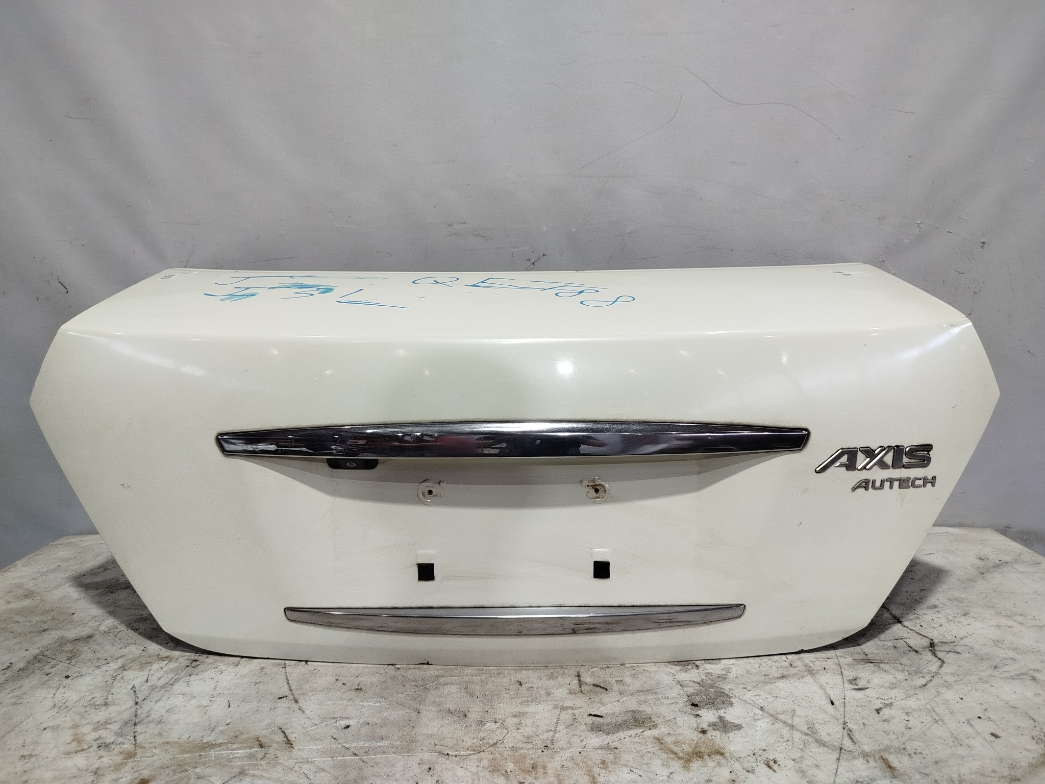 КРЫШКА БАГАЖНИКА NISSAN TEANA H43009Y0AB  белый, QX1 QE188