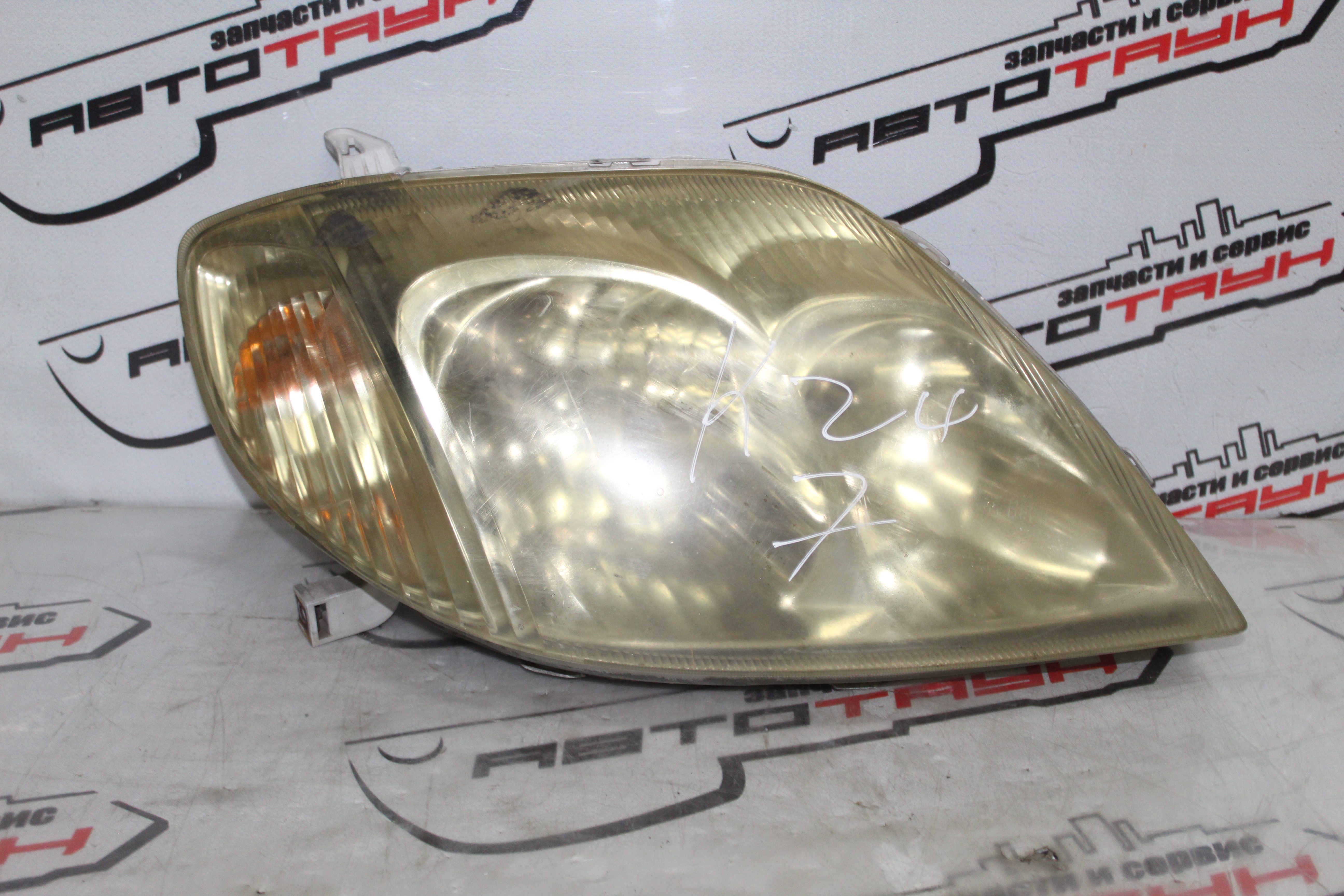 ФАРА TOYOTA ПРАВАЯ 811301E690  DY237Z